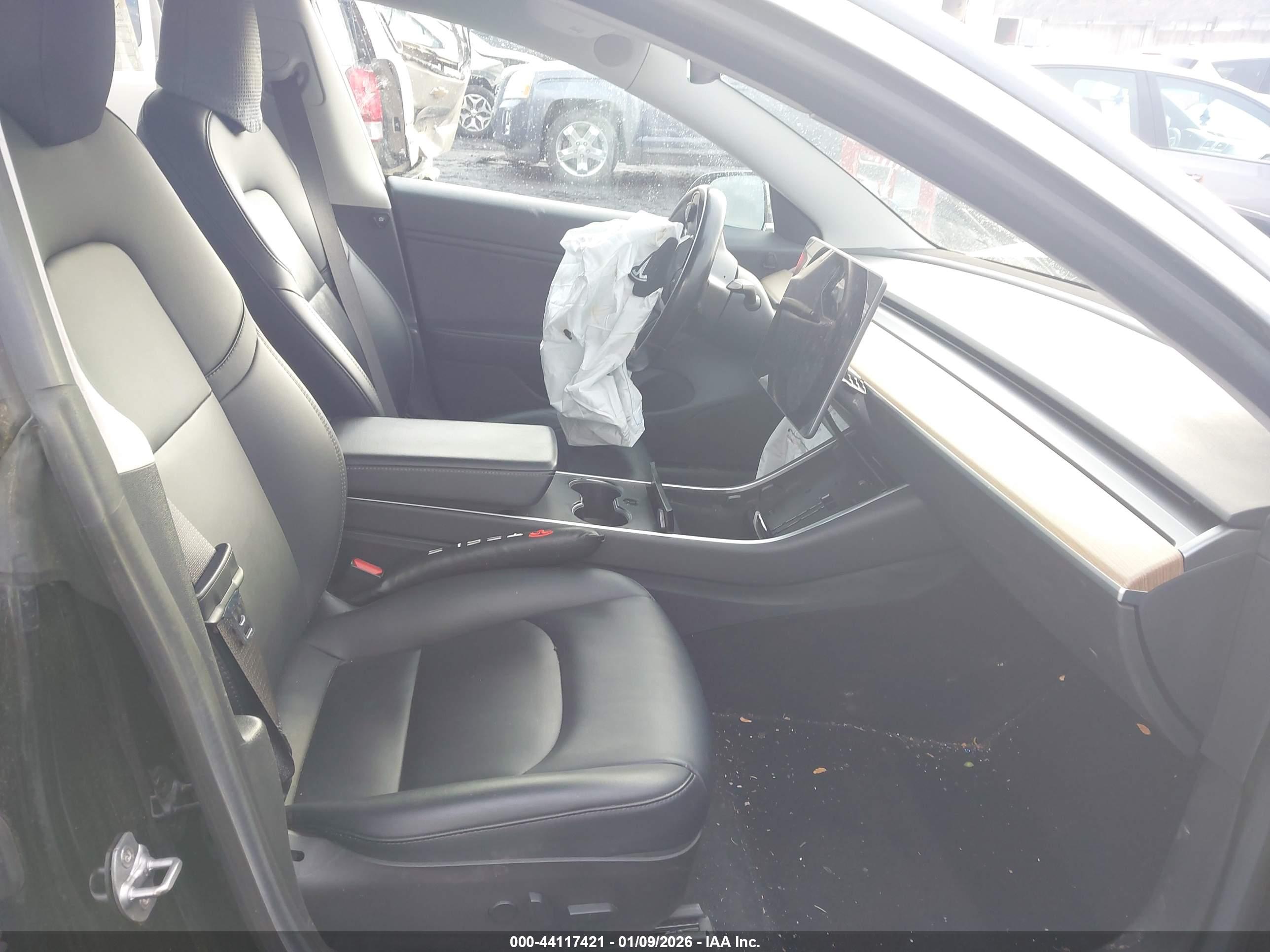 TESLA MODEL image 5