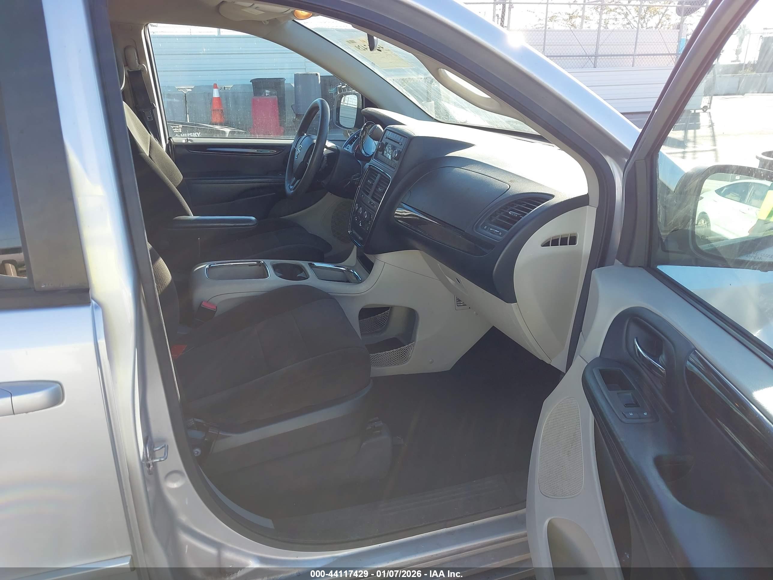 DODGE GRAND image 5