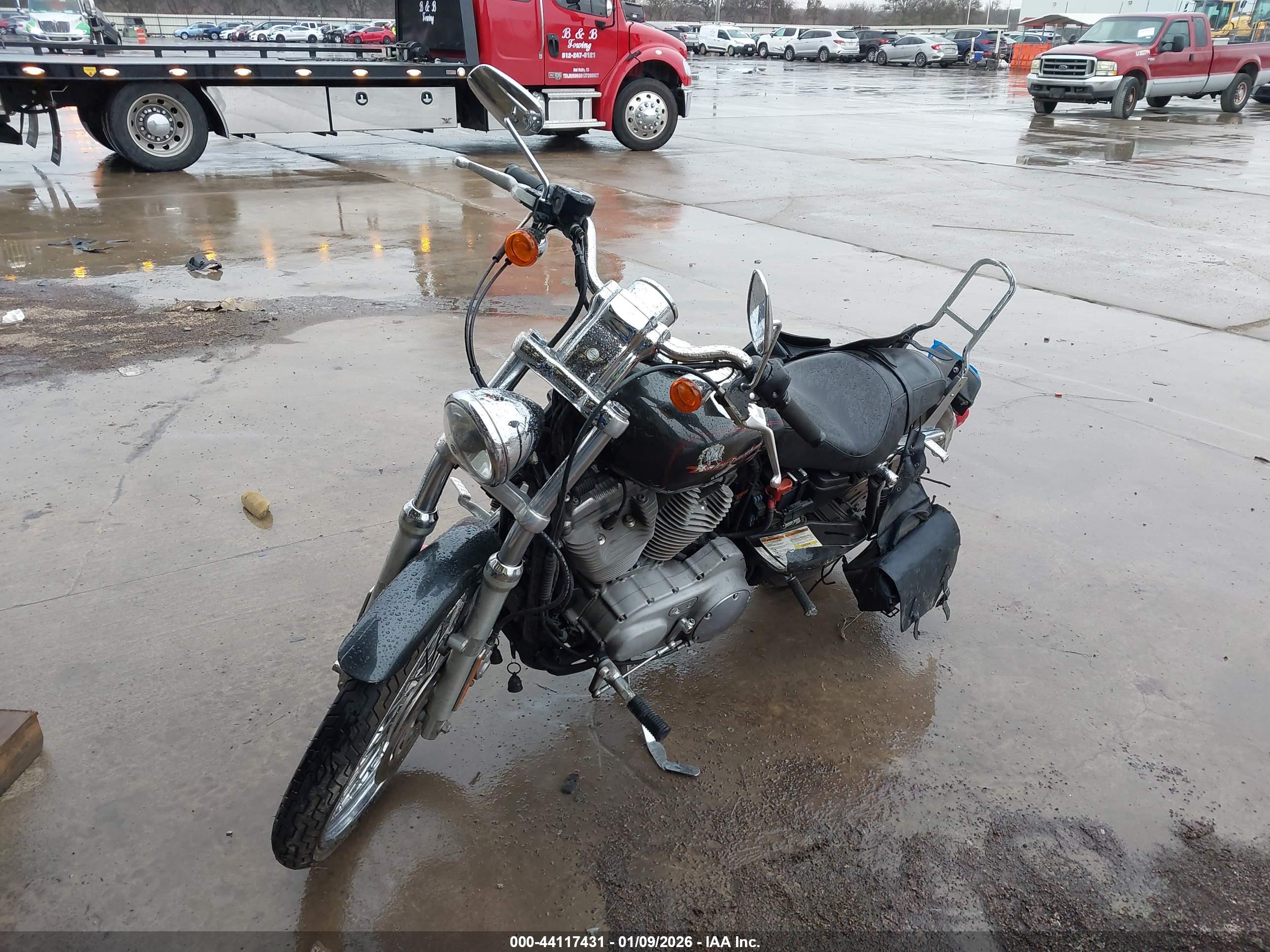 HARLEY-DAVIDSON XL883 image 2