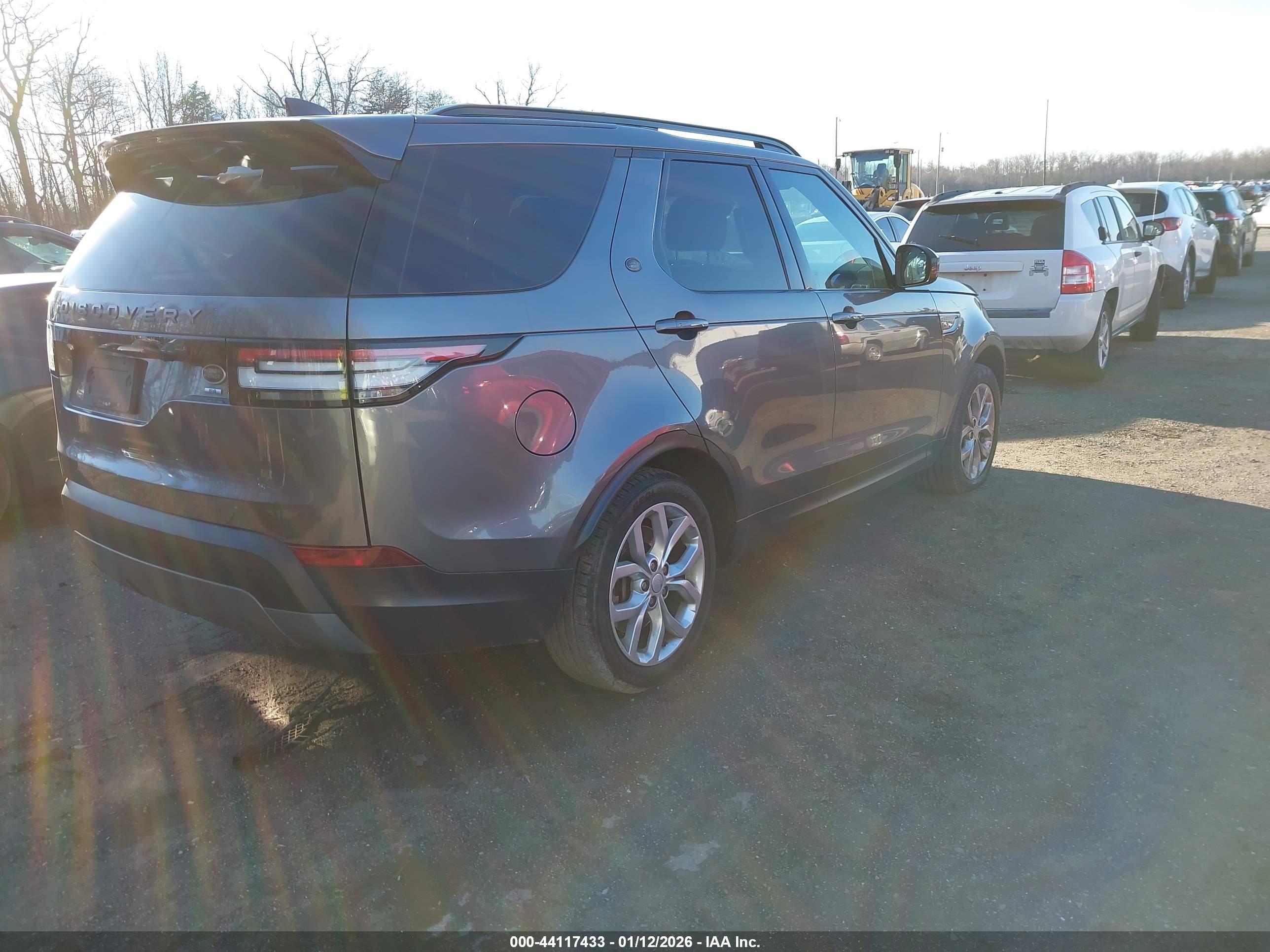 LAND ROVER image 4