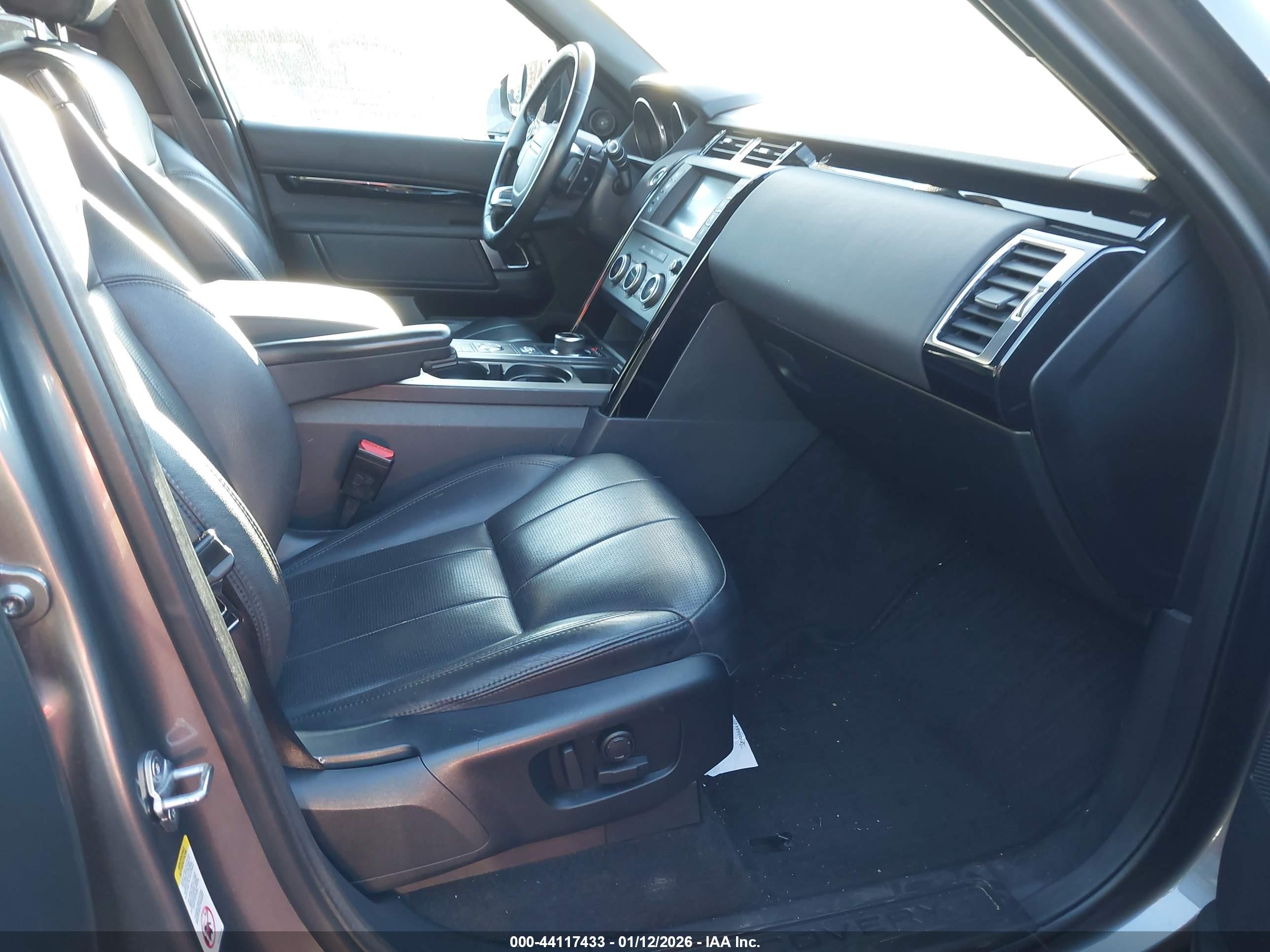 LAND ROVER image 5