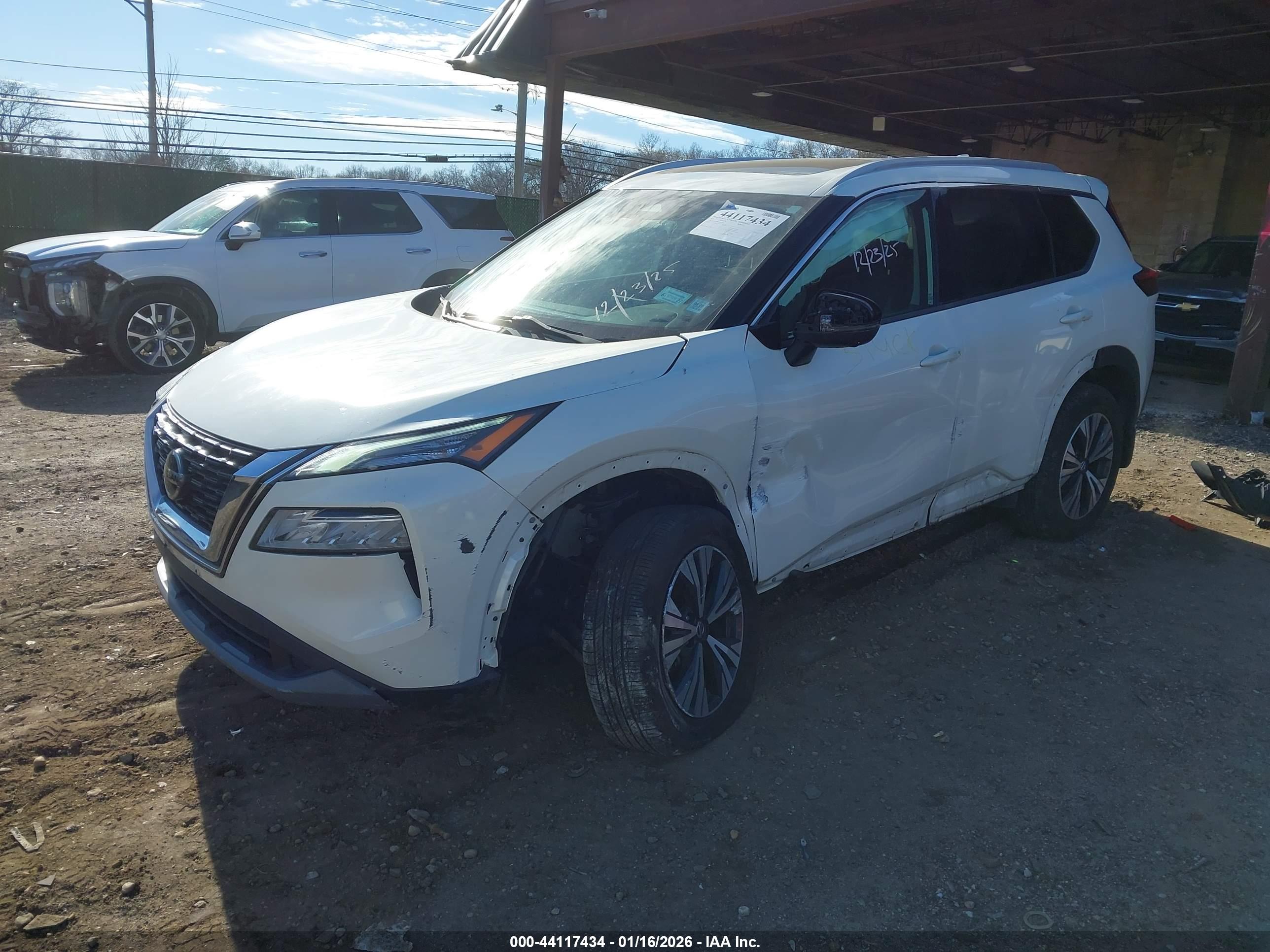NISSAN ROGUE image 2