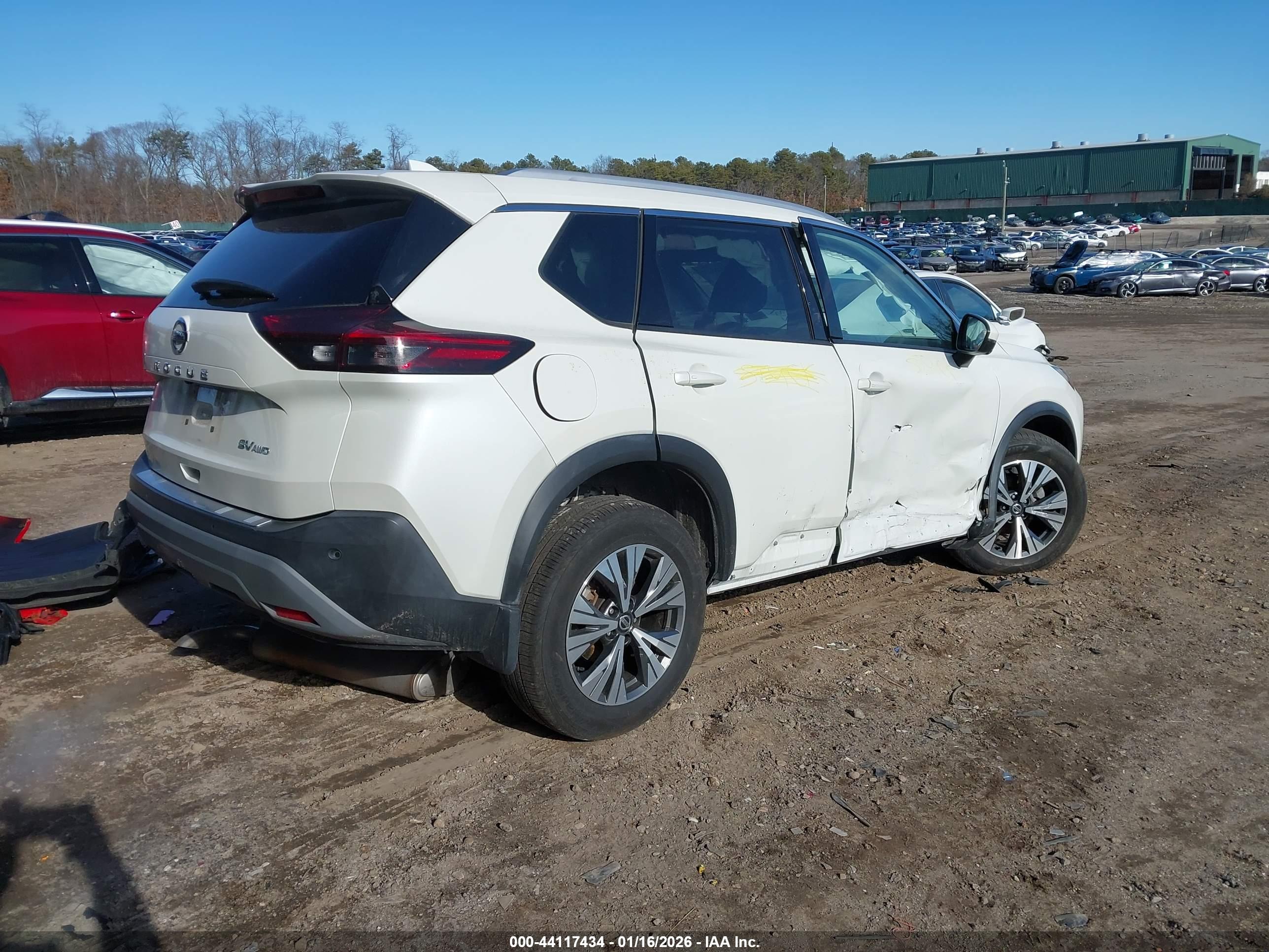 NISSAN ROGUE image 4