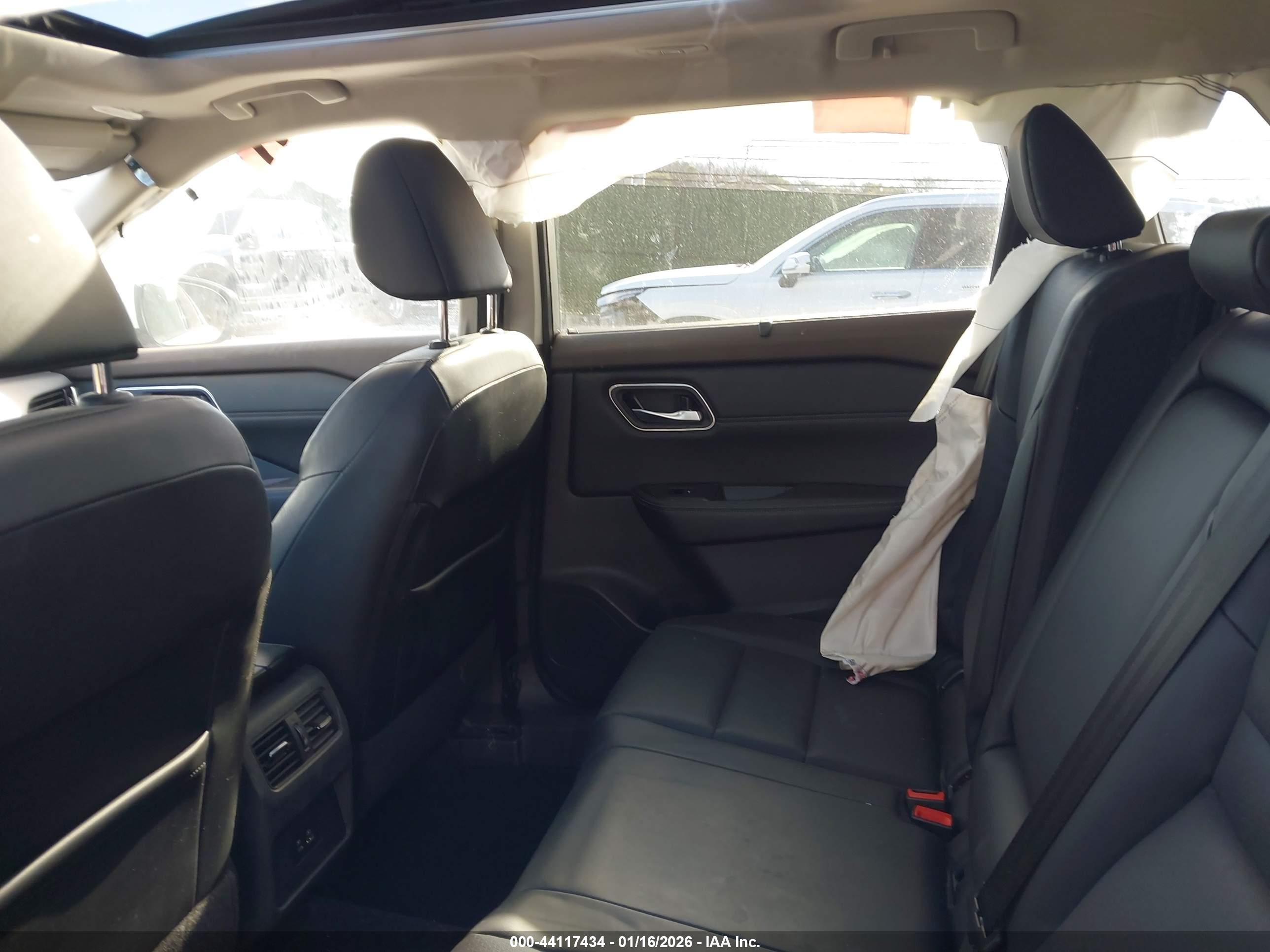 NISSAN ROGUE image 8
