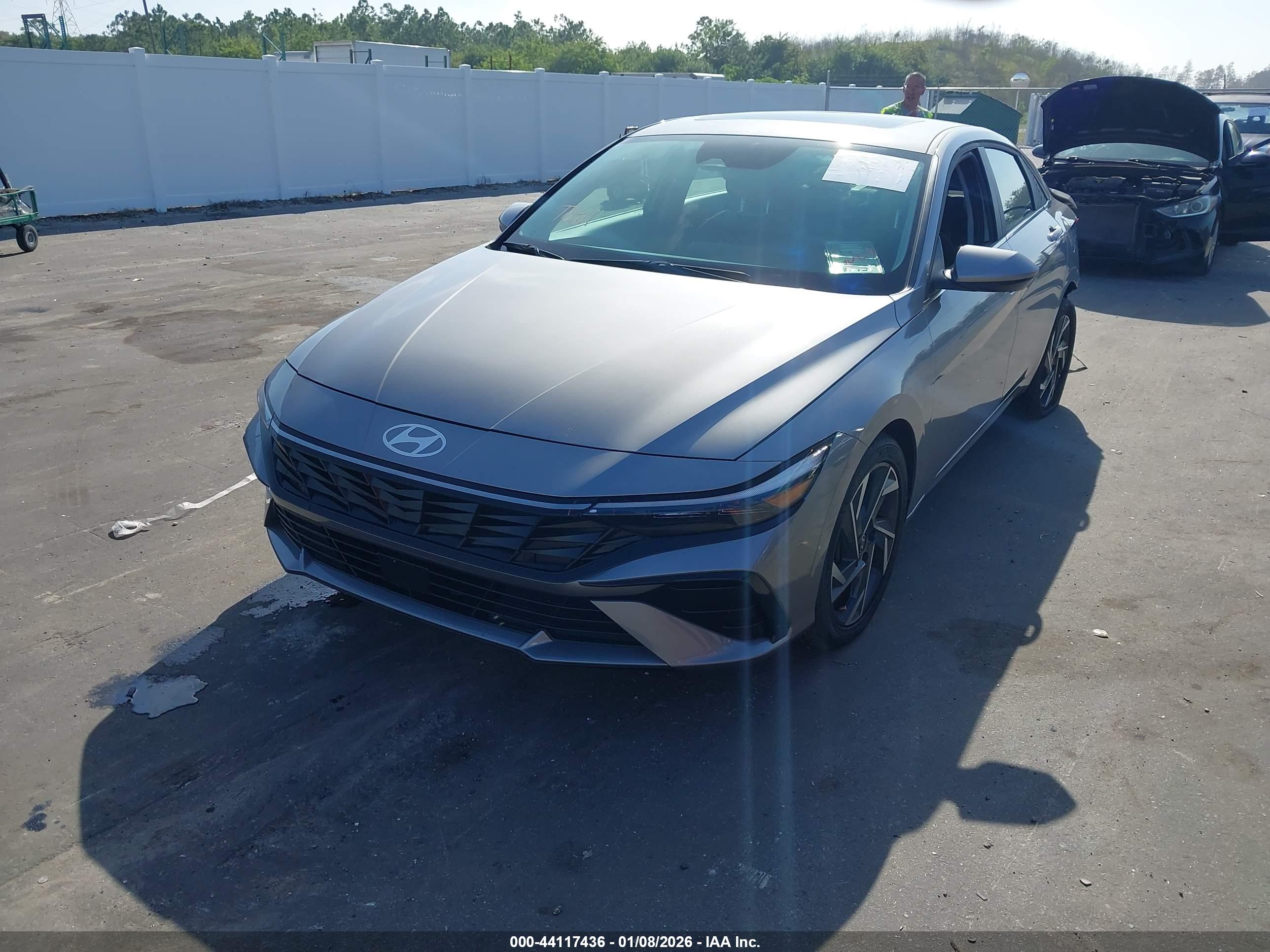HYUNDAI ELANTRA image 2