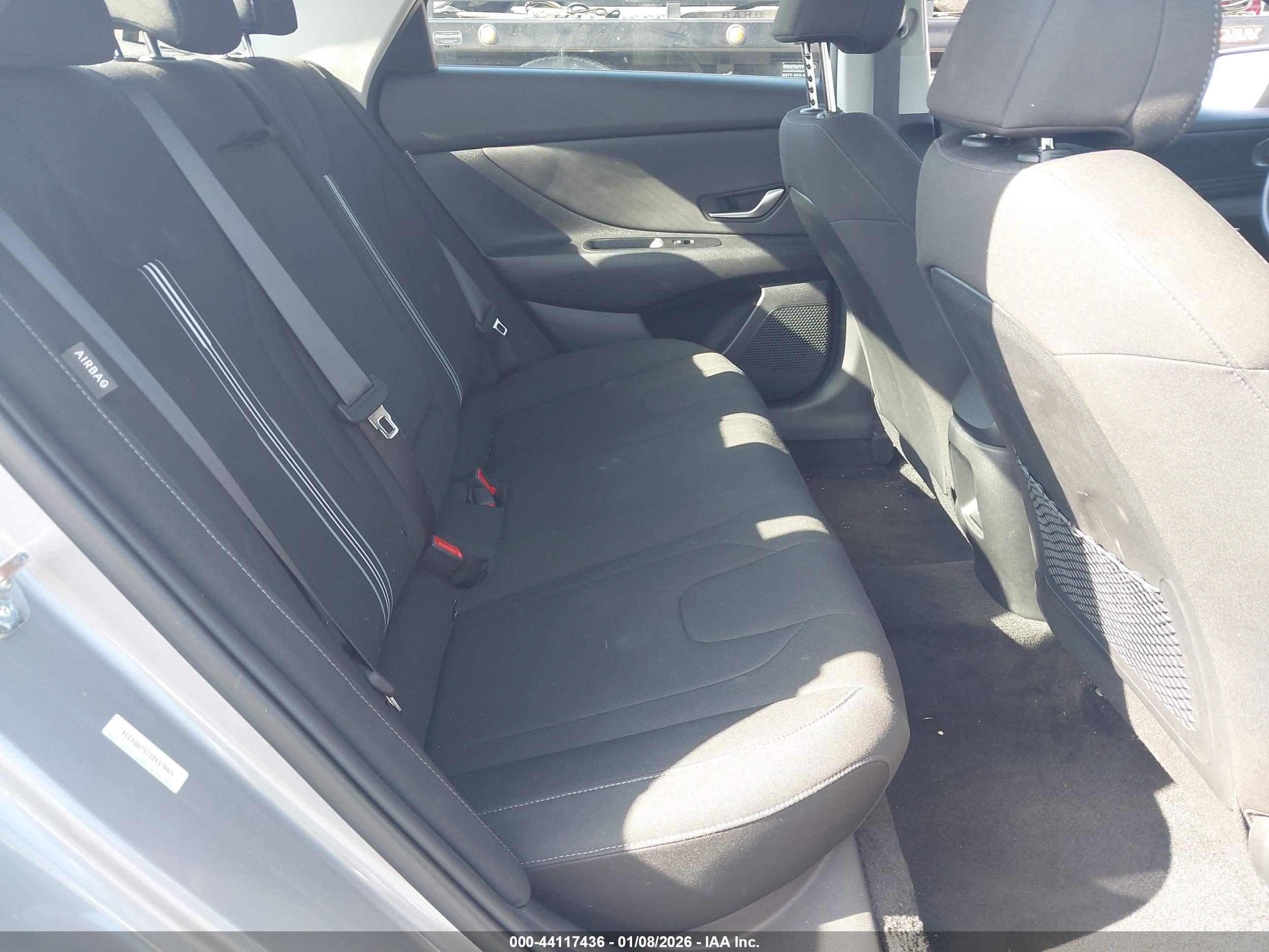 HYUNDAI ELANTRA image 8