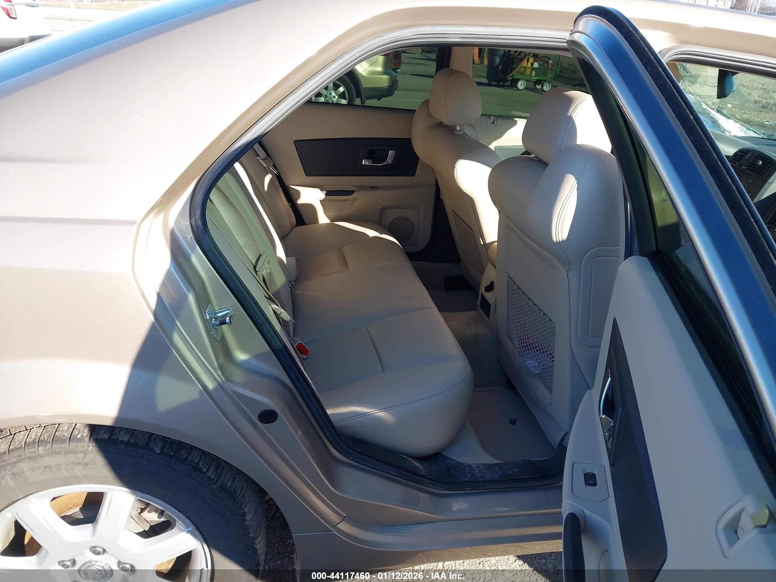 CADILLAC CTS image 8