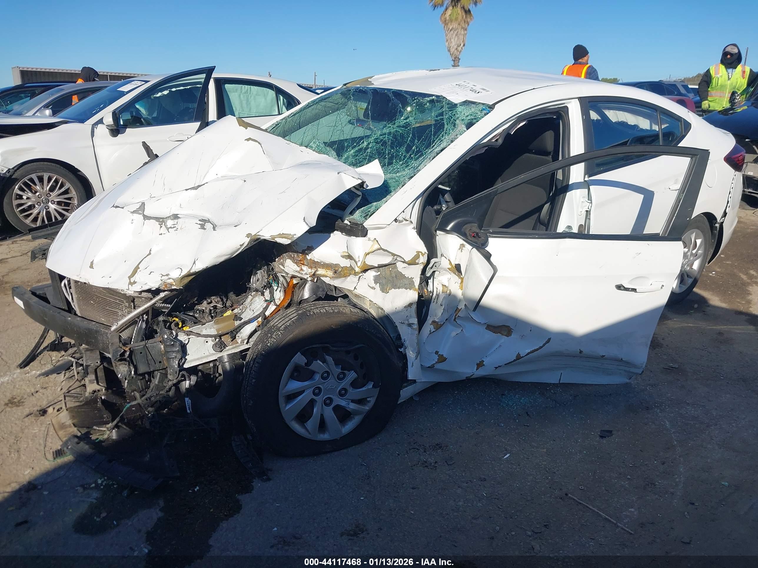 HYUNDAI ELANTRA image 2