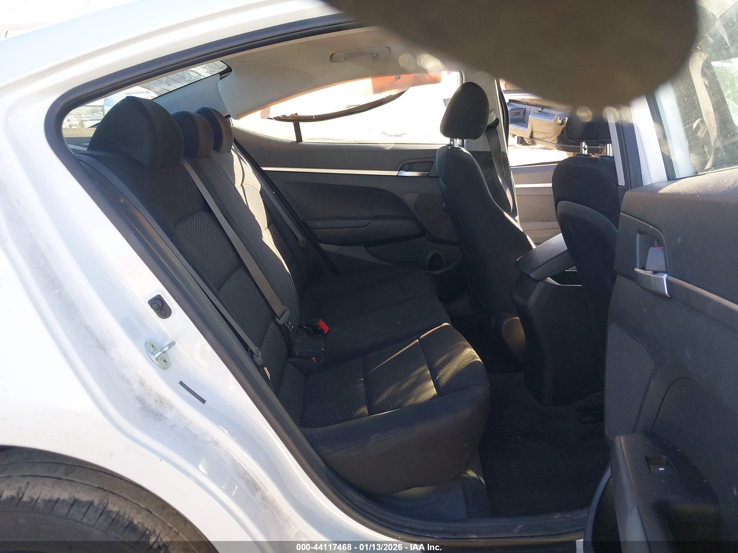 HYUNDAI ELANTRA image 8