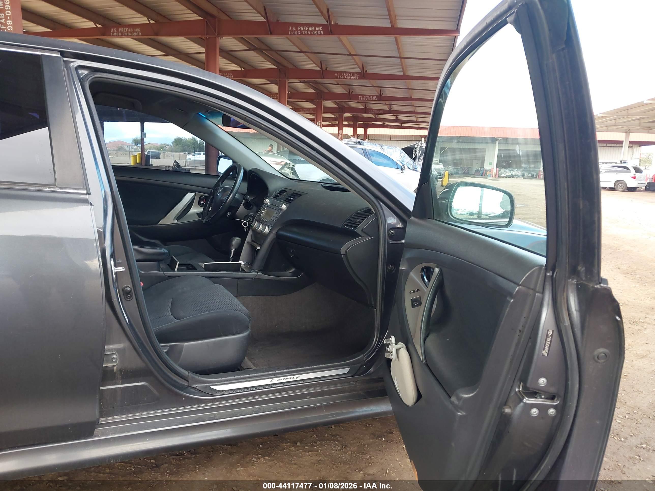 TOYOTA CAMRY image 5