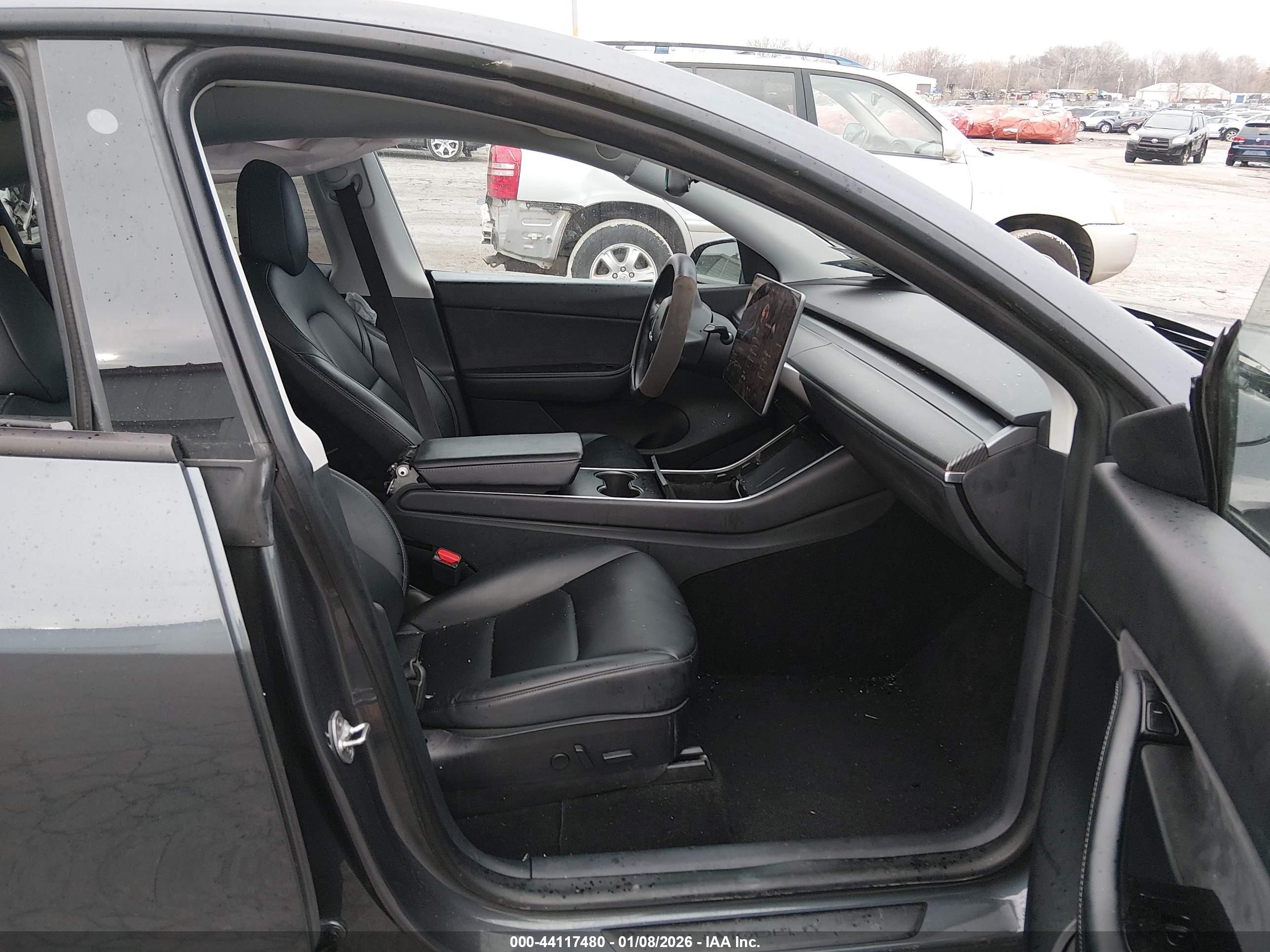 TESLA MODEL image 5