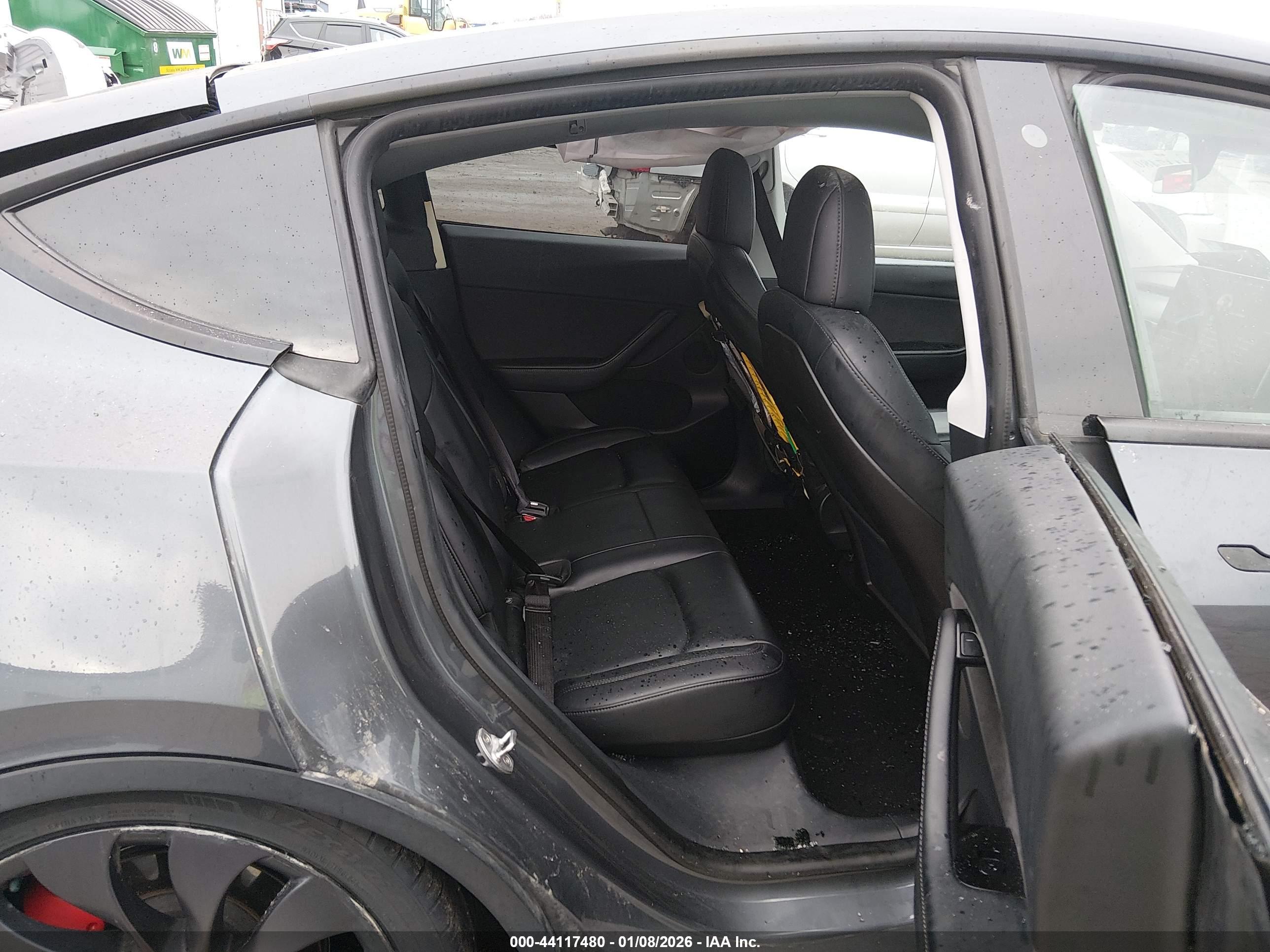 TESLA MODEL image 8