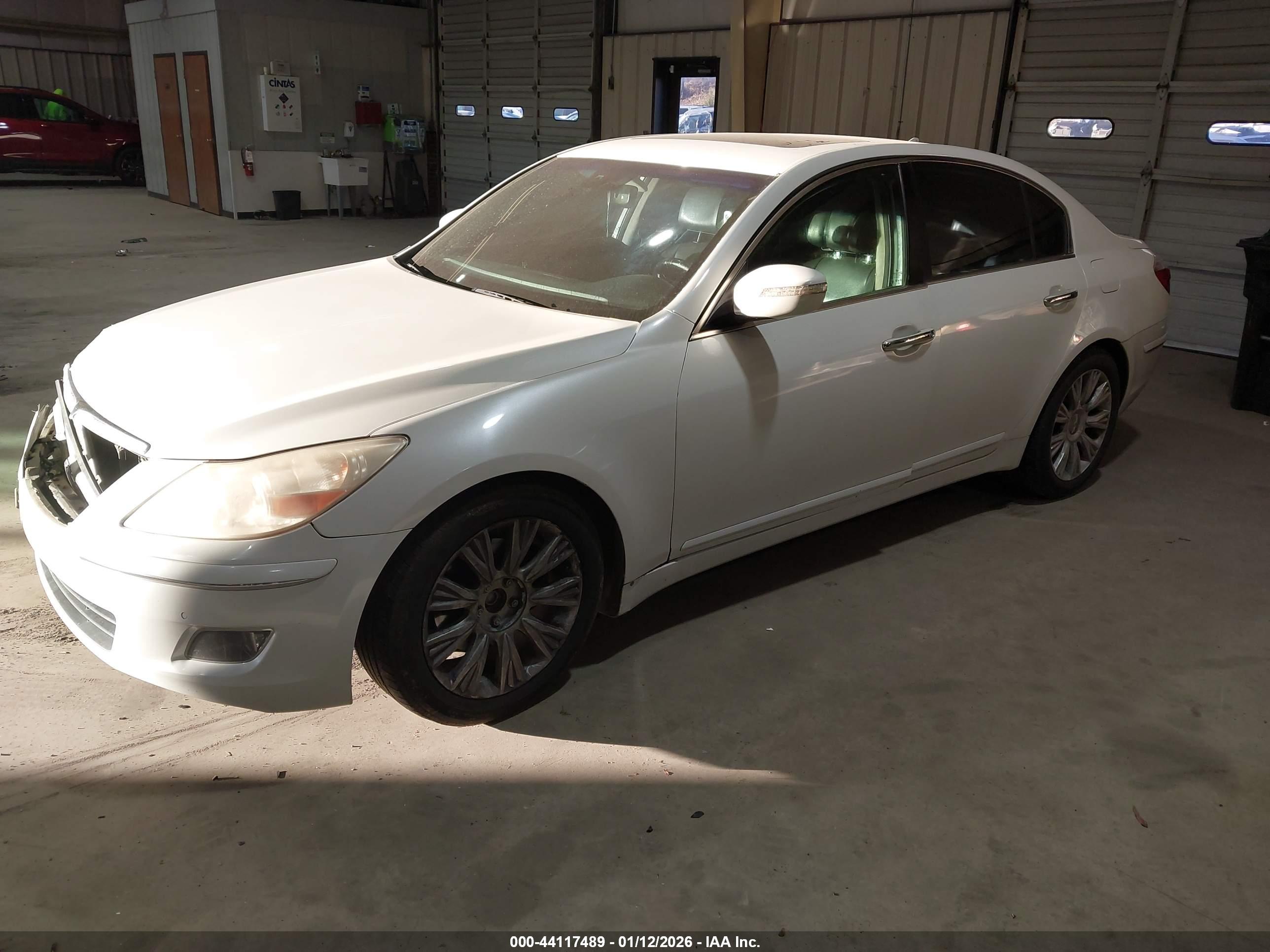 HYUNDAI GENESIS image 2