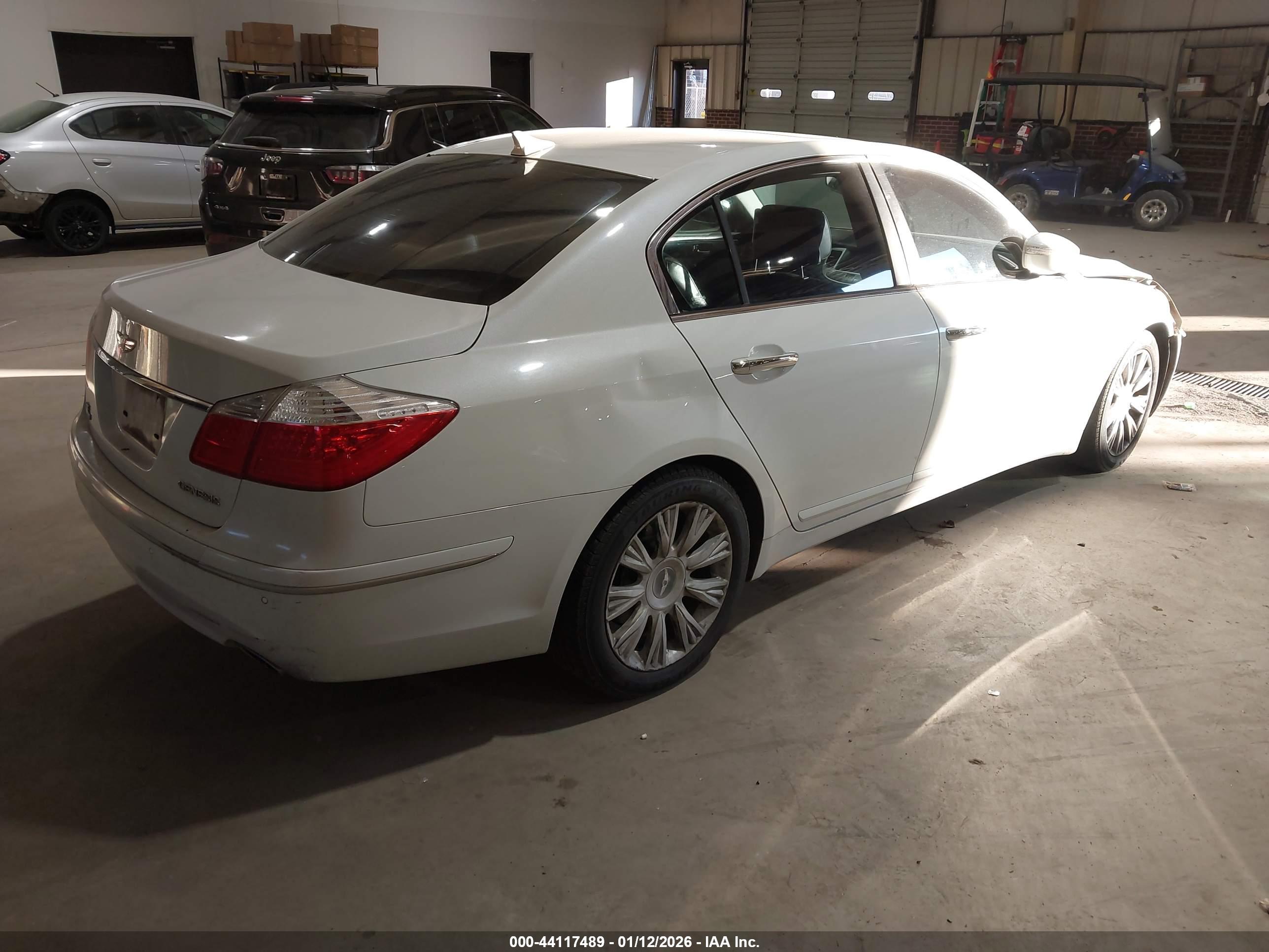 HYUNDAI GENESIS image 4