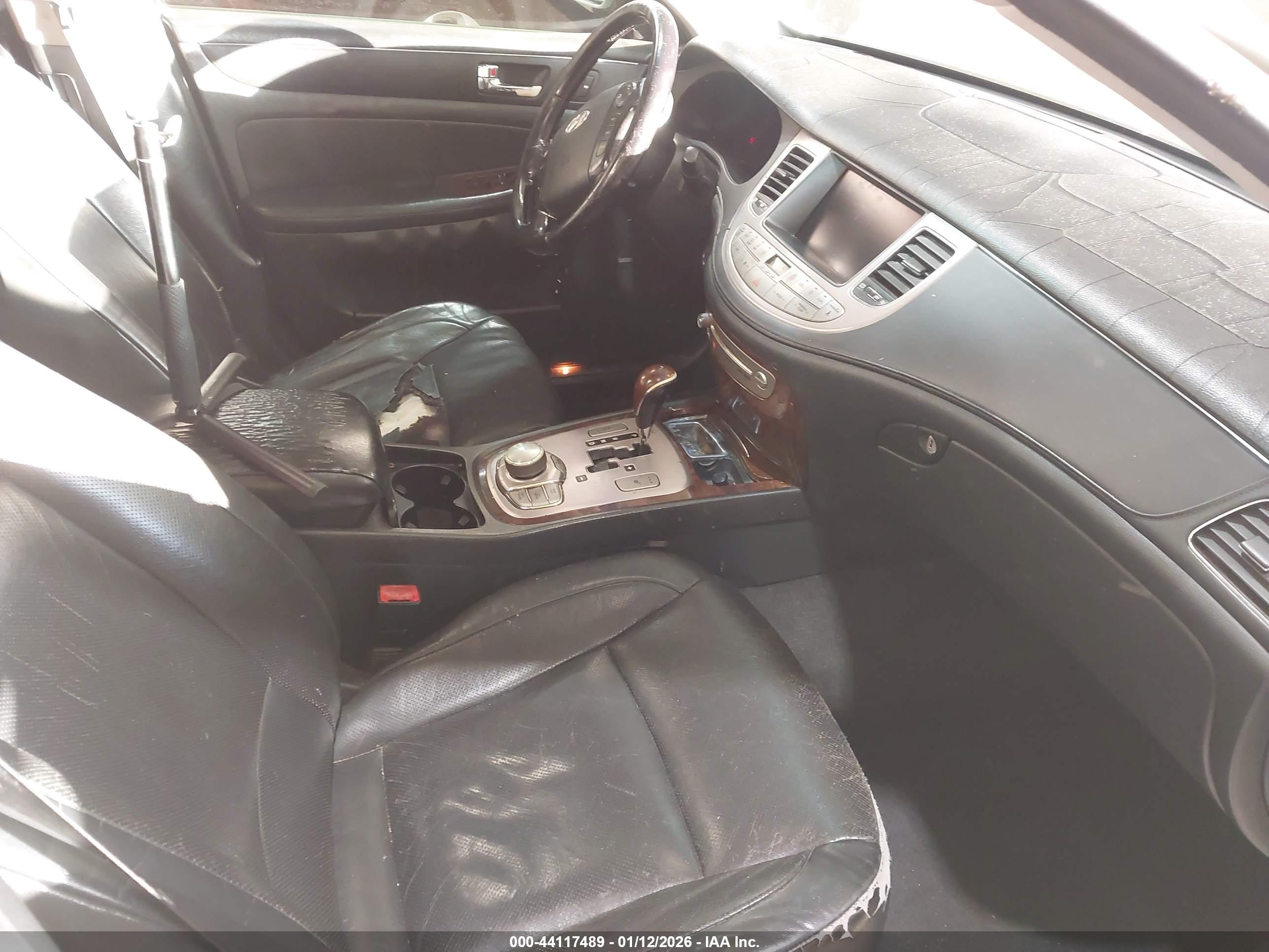 HYUNDAI GENESIS image 5