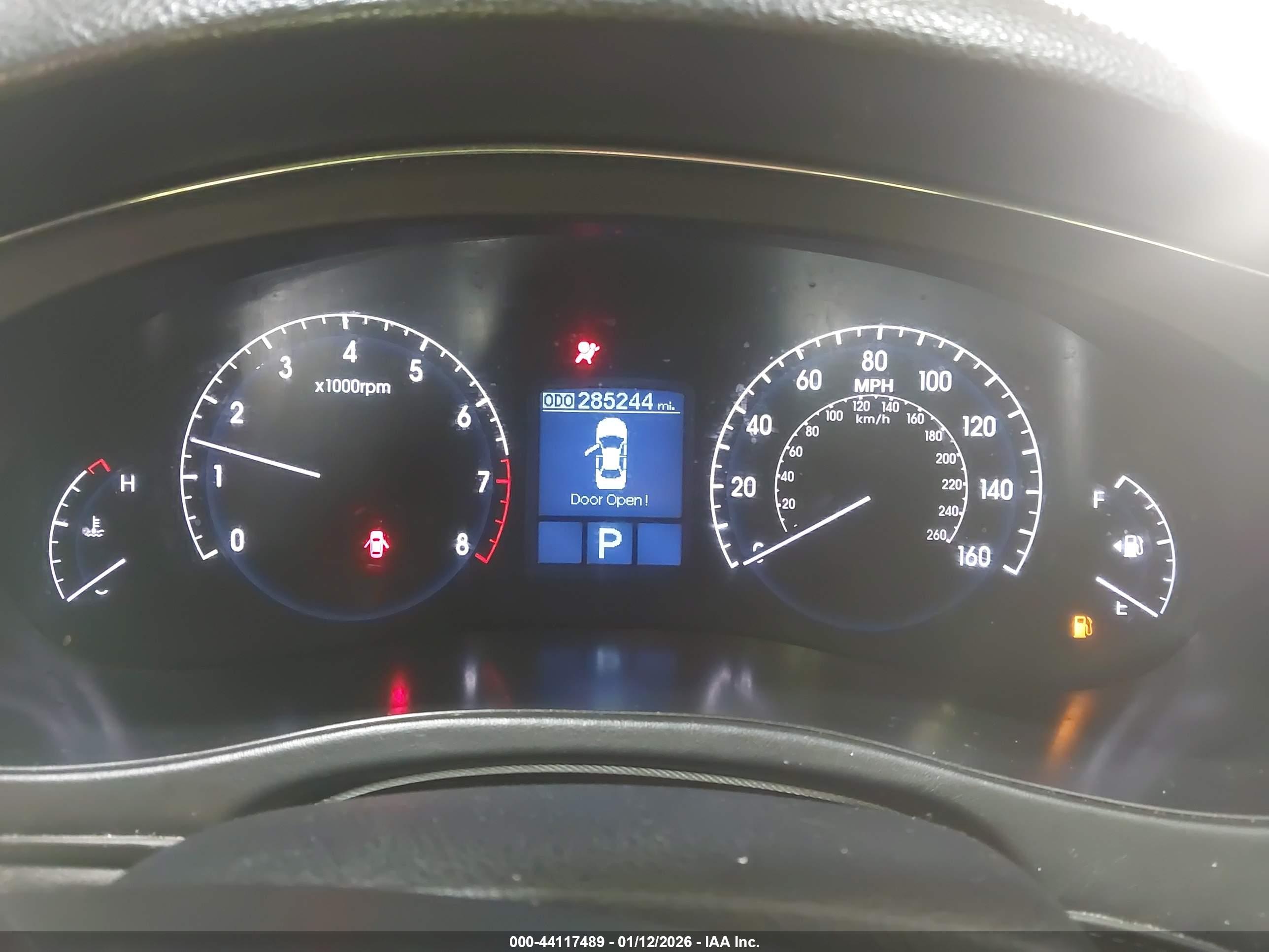 HYUNDAI GENESIS image 7