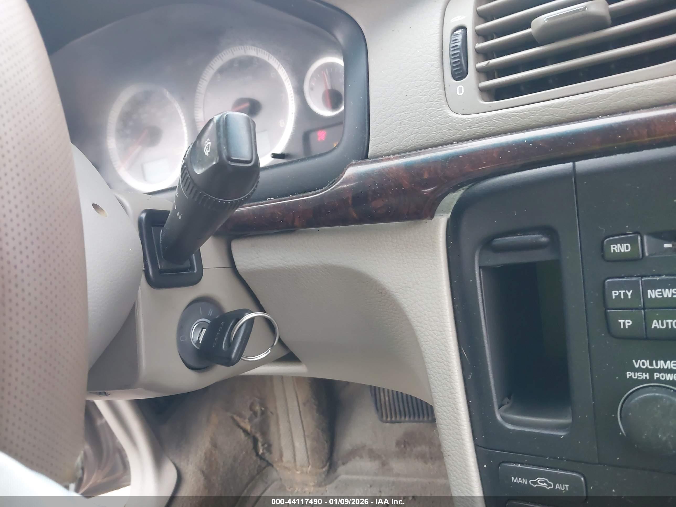 VOLVO S80 image 11