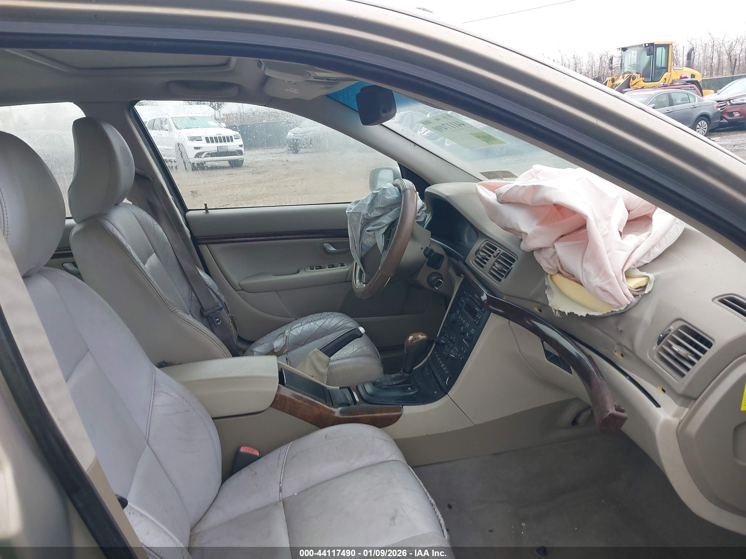 VOLVO S80 image 5