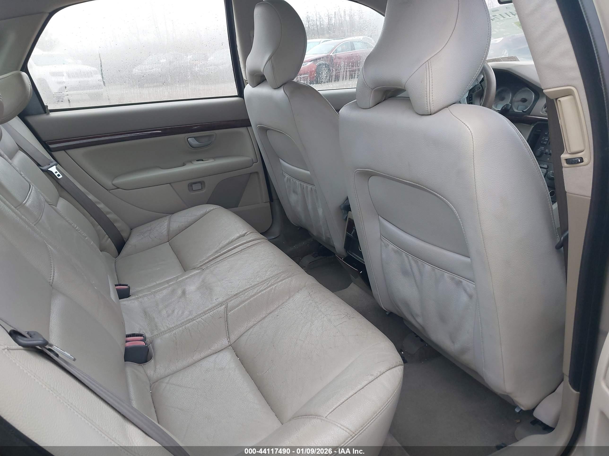 VOLVO S80 image 8
