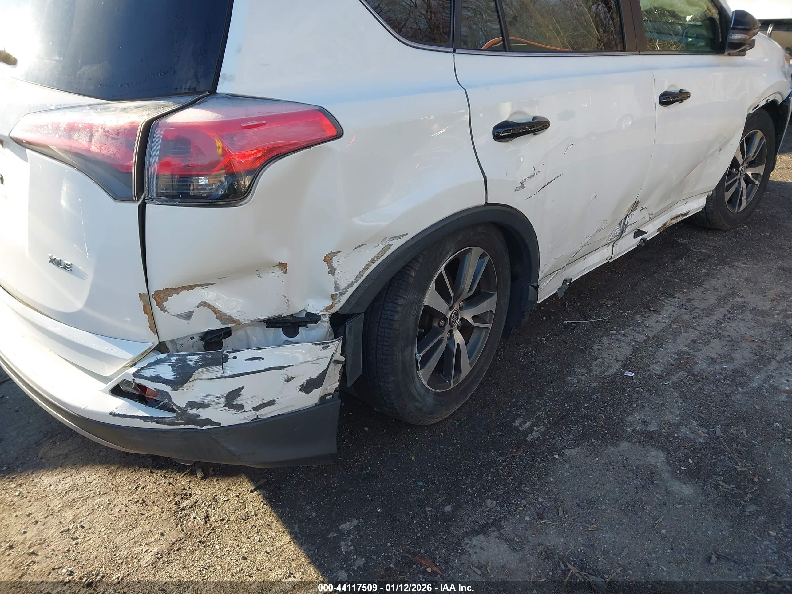 TOYOTA RAV4 image 6