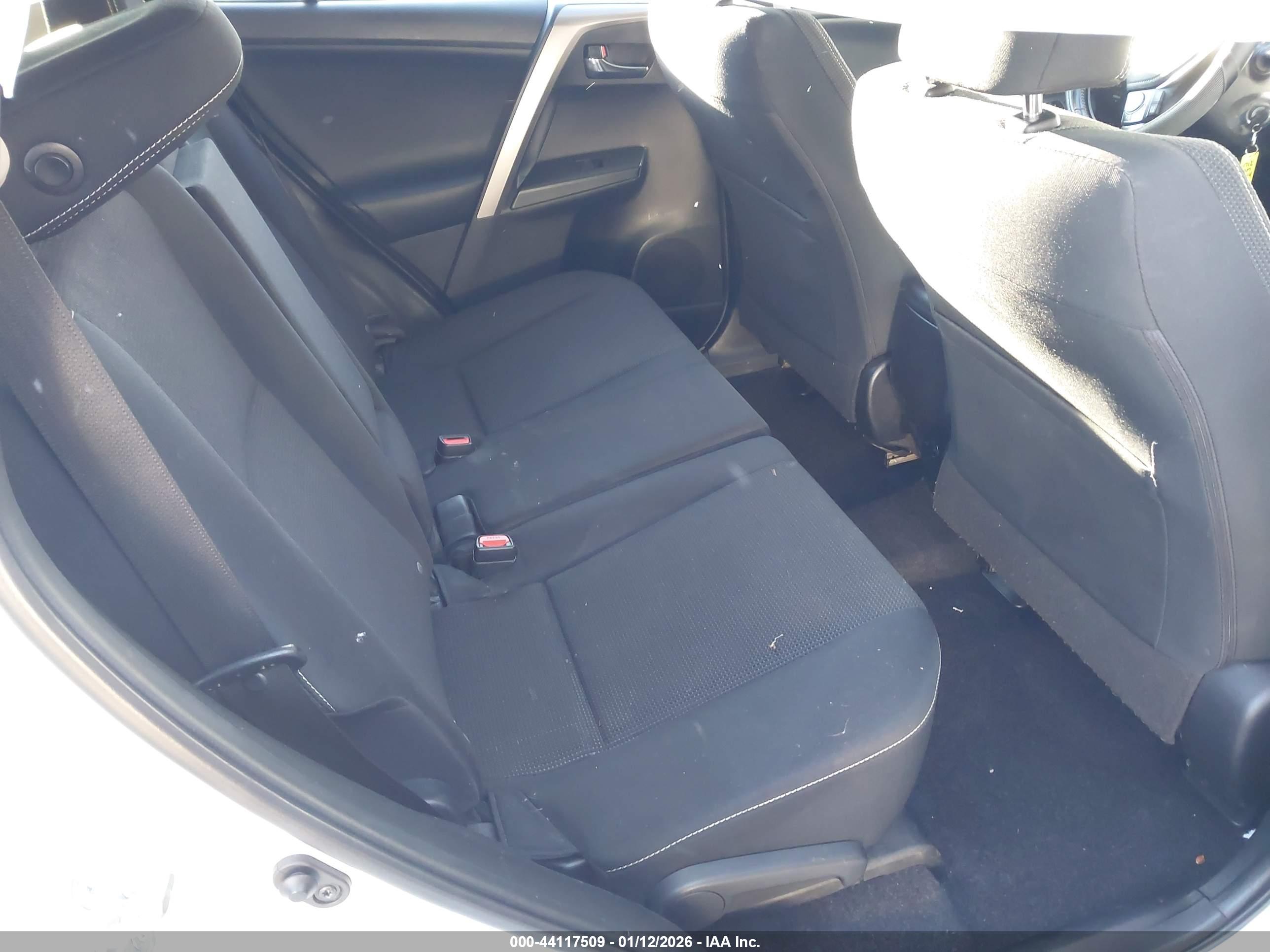TOYOTA RAV4 image 8