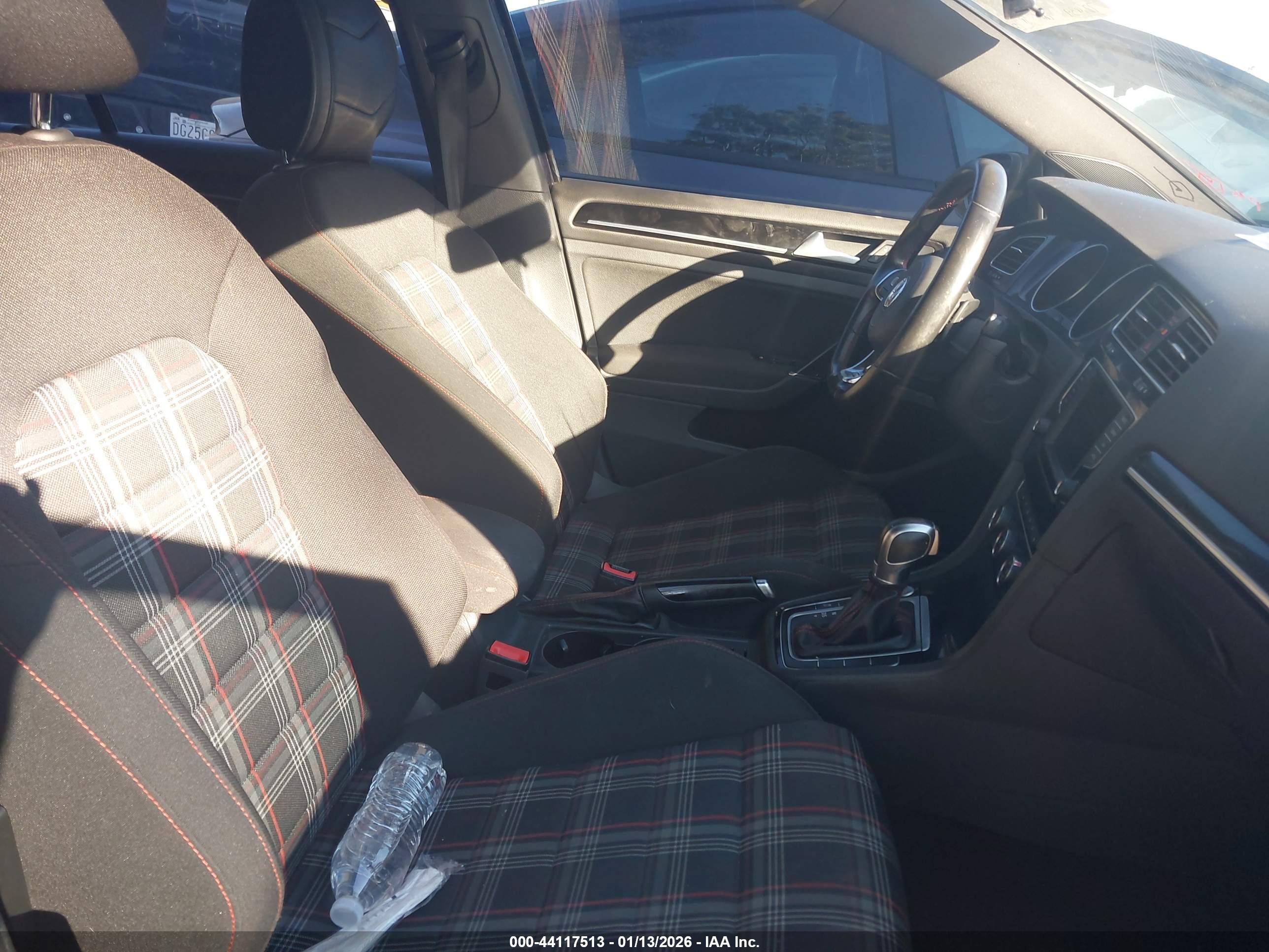 VOLKSWAGEN GOLF image 5
