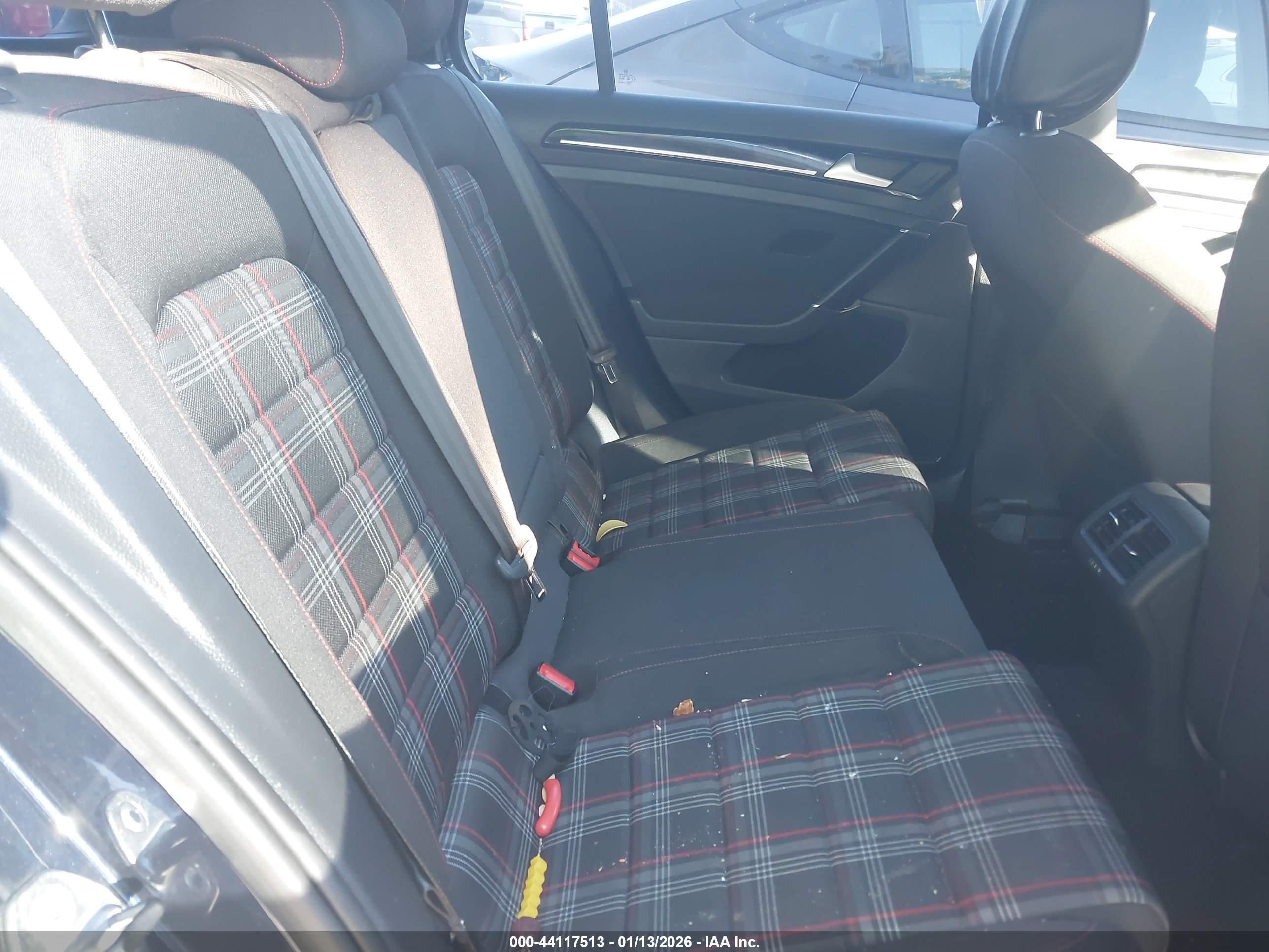VOLKSWAGEN GOLF image 8