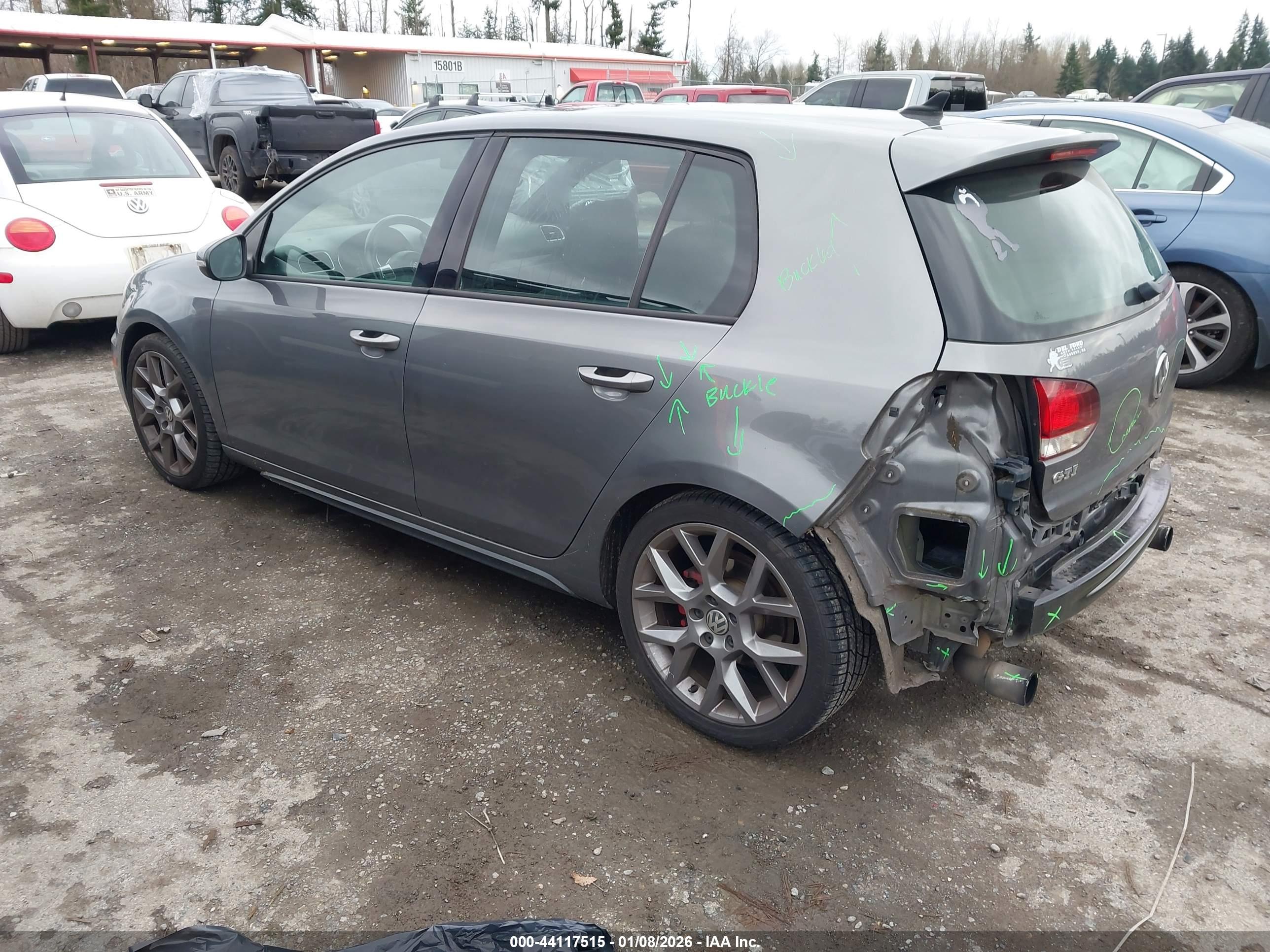 VOLKSWAGEN GTI image 3