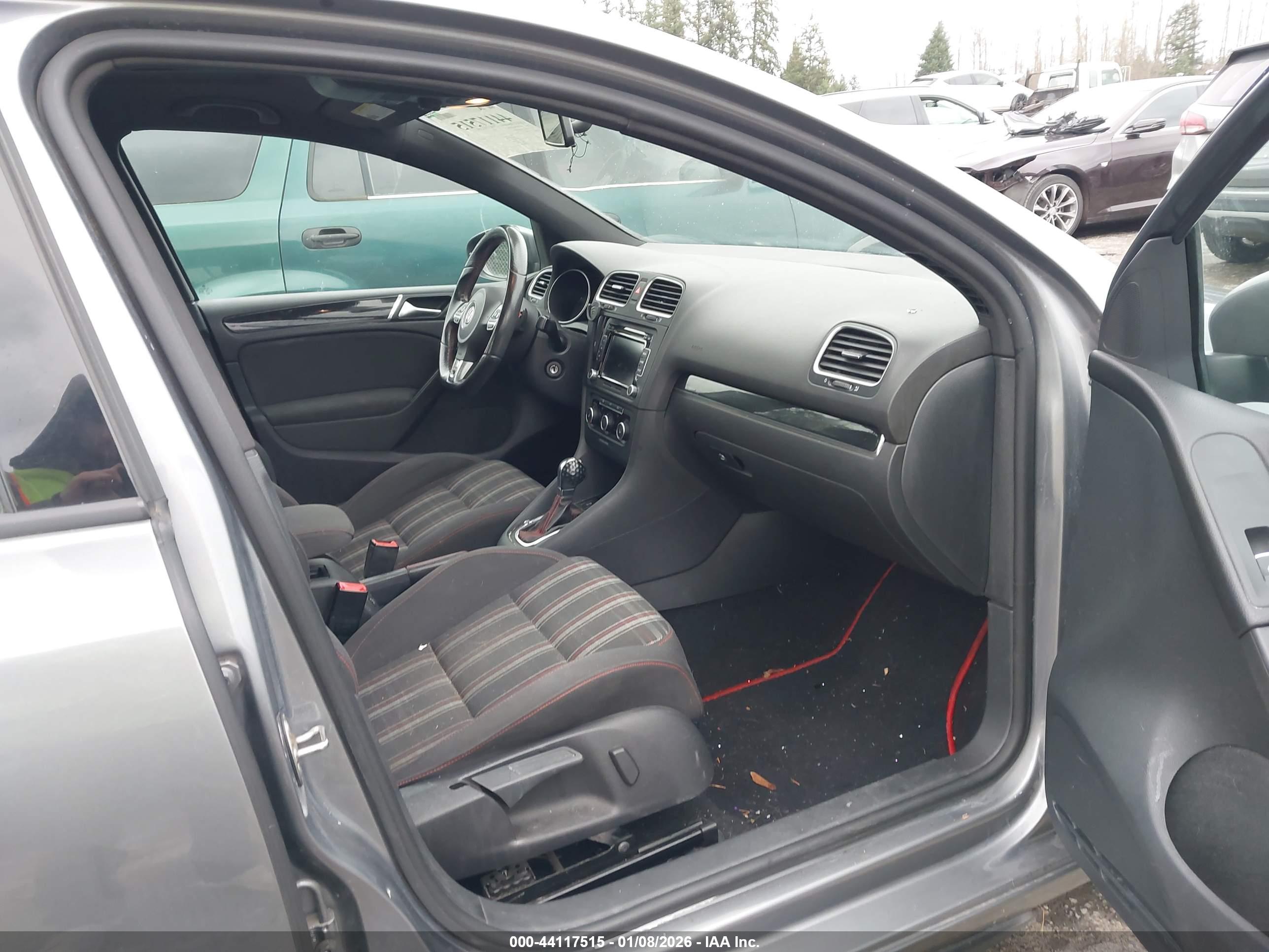 VOLKSWAGEN GTI image 5