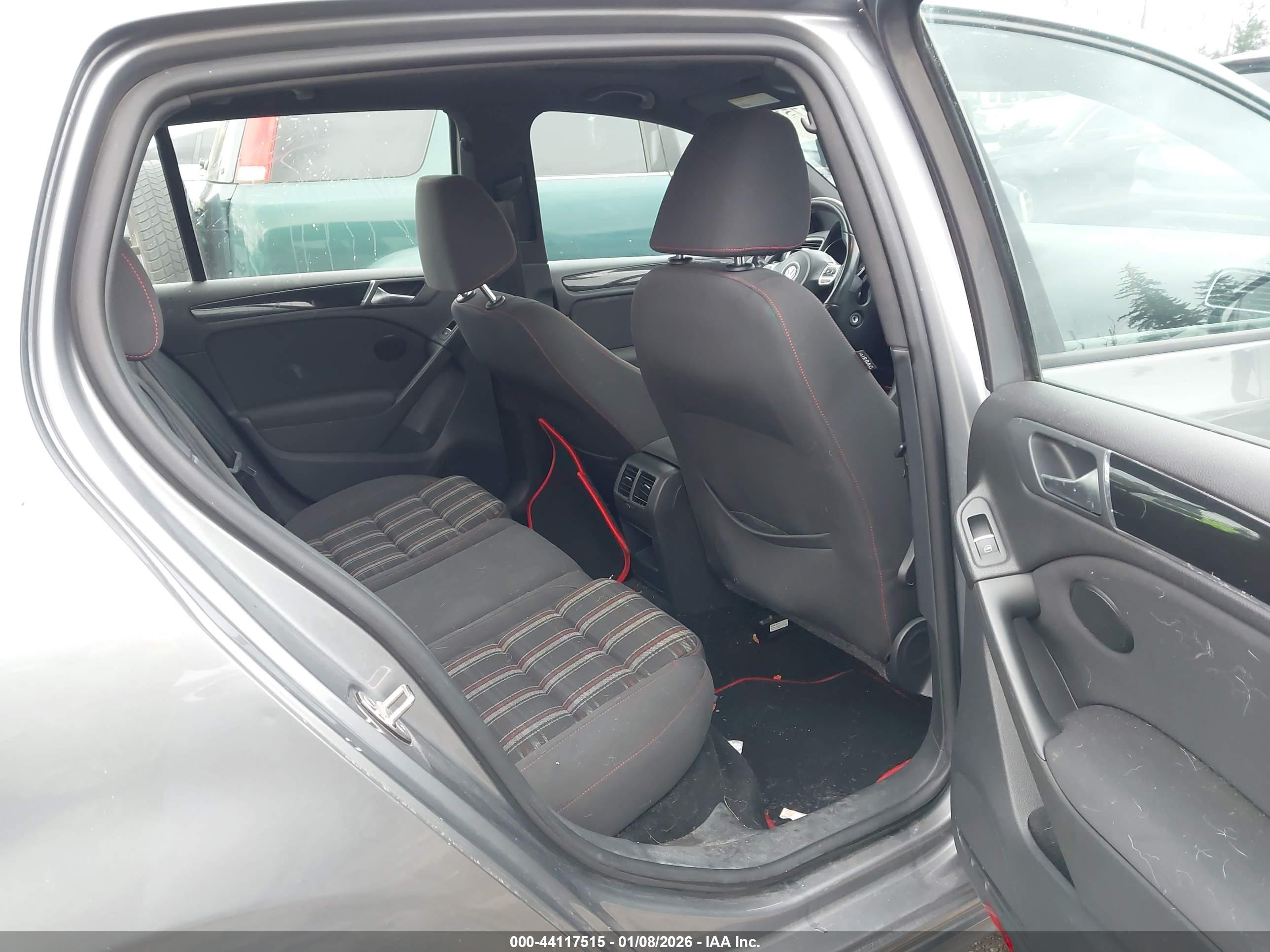 VOLKSWAGEN GTI image 8