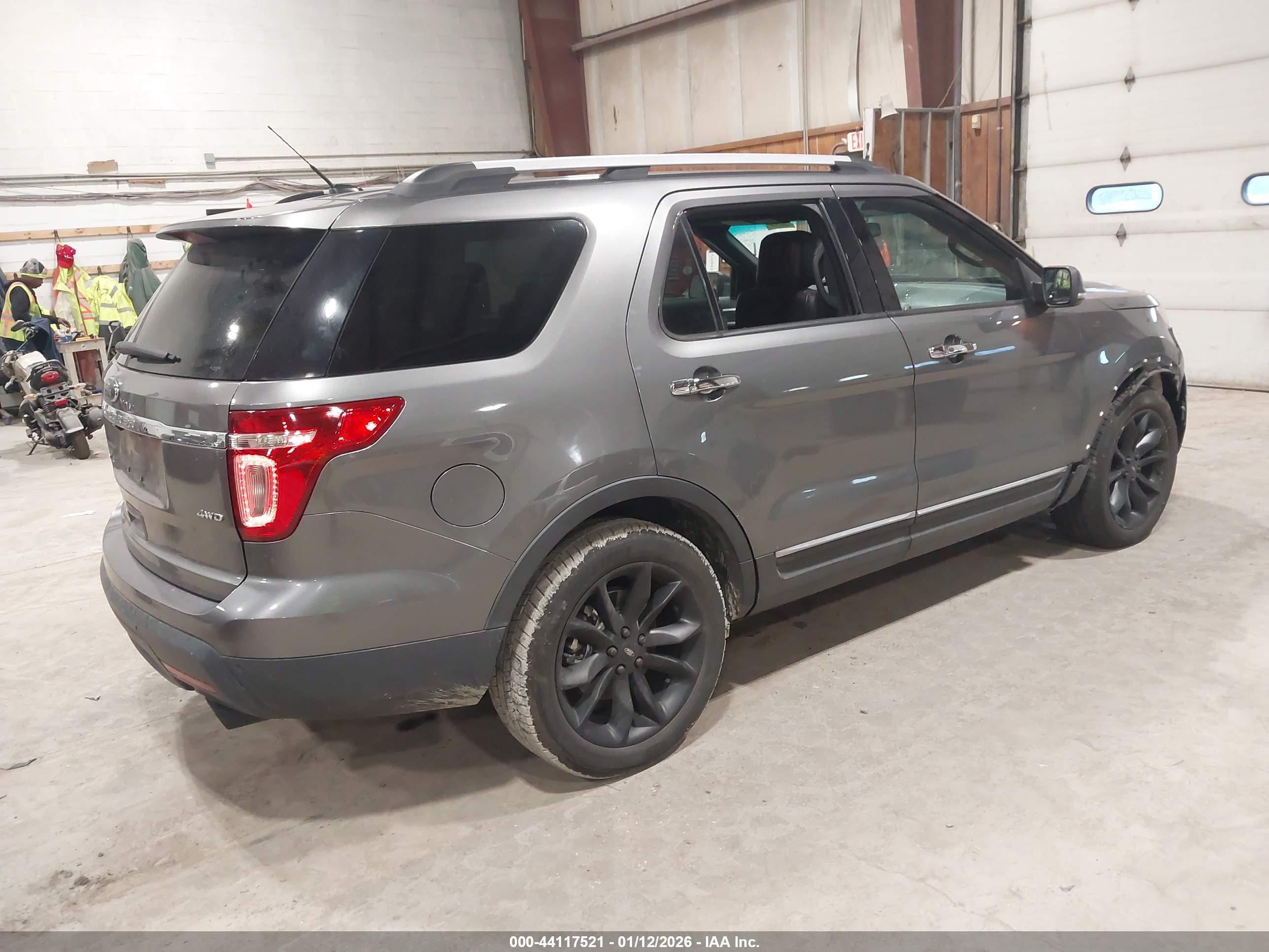 FORD EXPLORER image 4