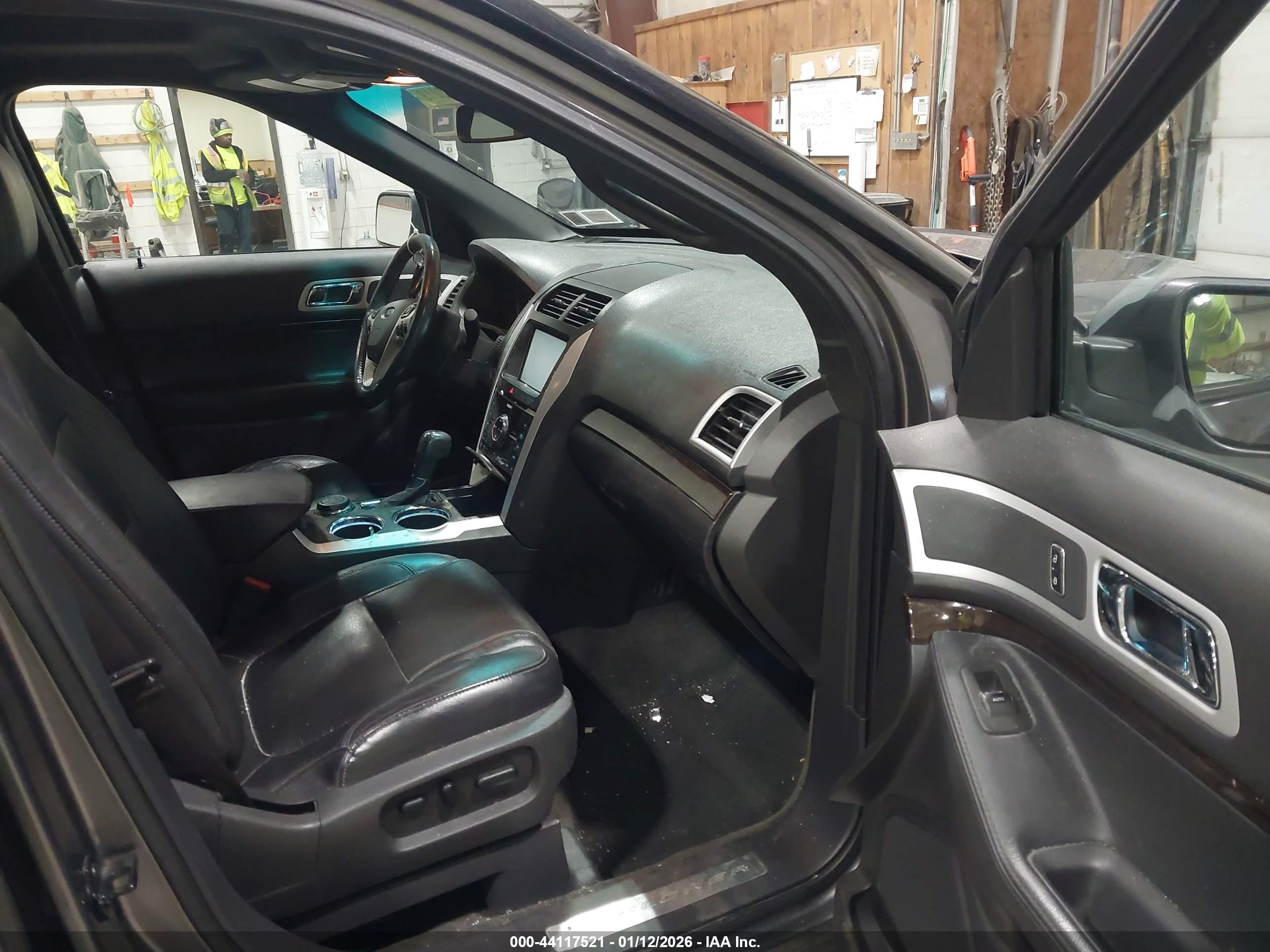 FORD EXPLORER image 5