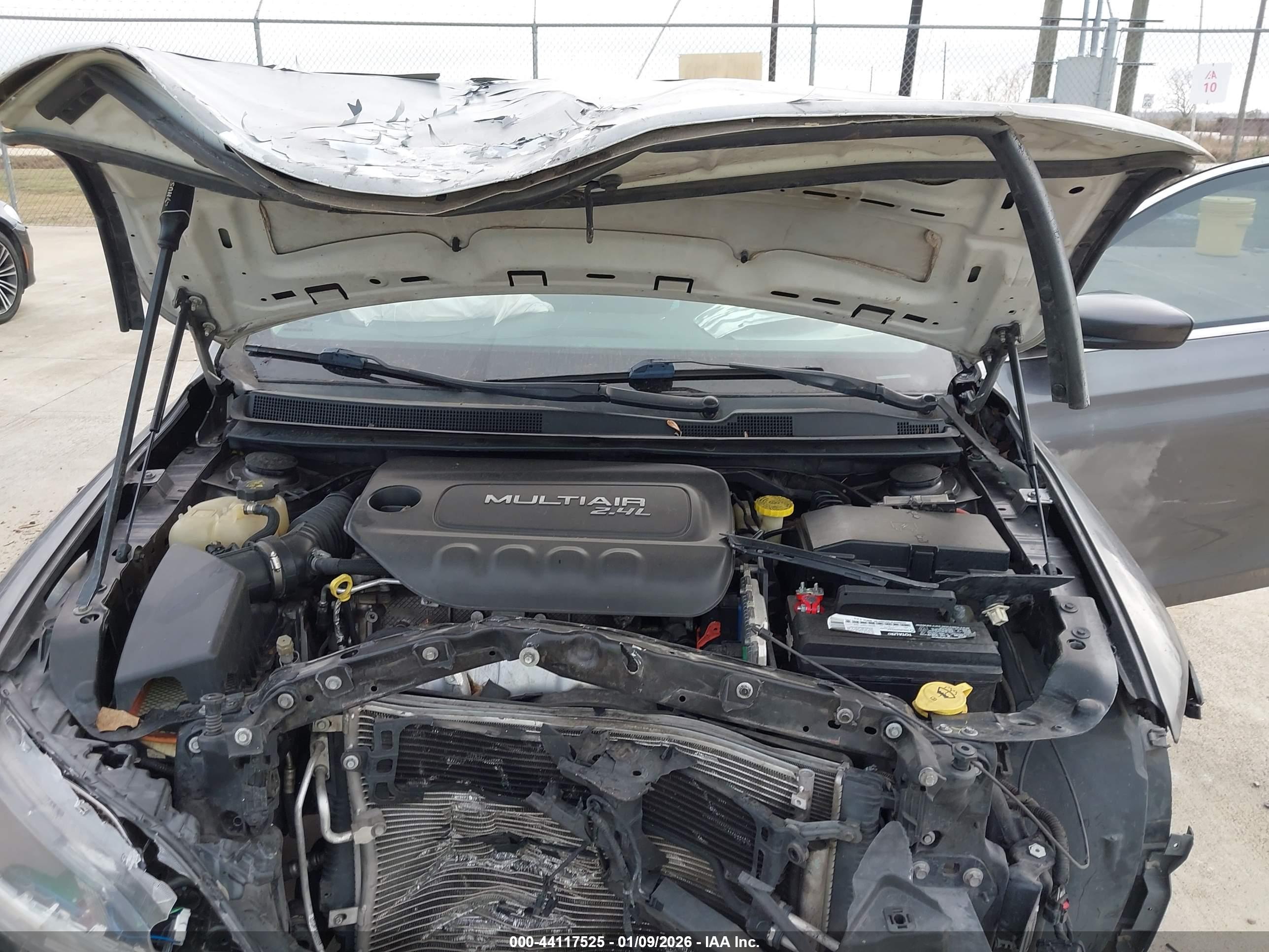 CHRYSLER 200 image 10