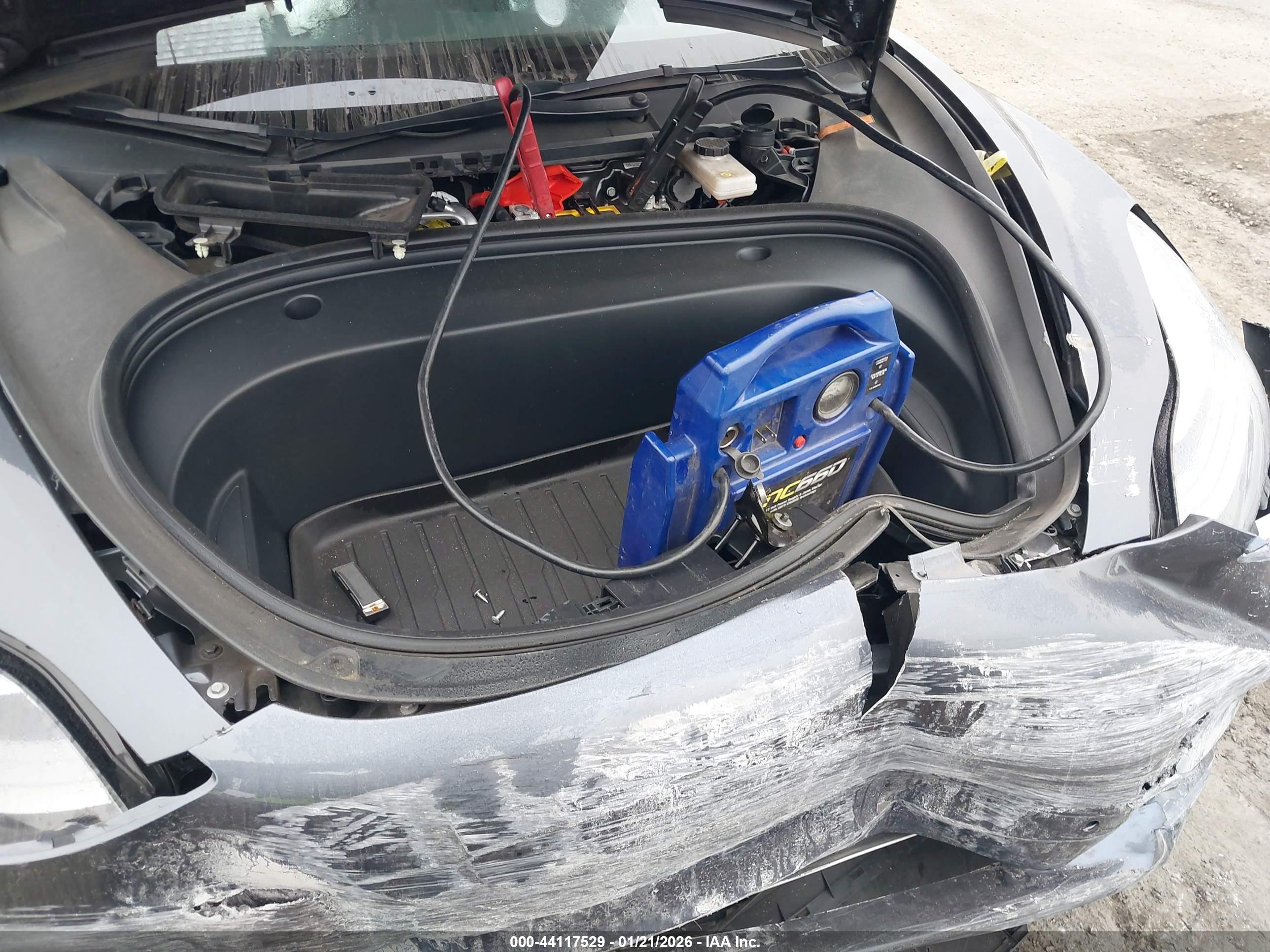 TESLA MODEL image 10