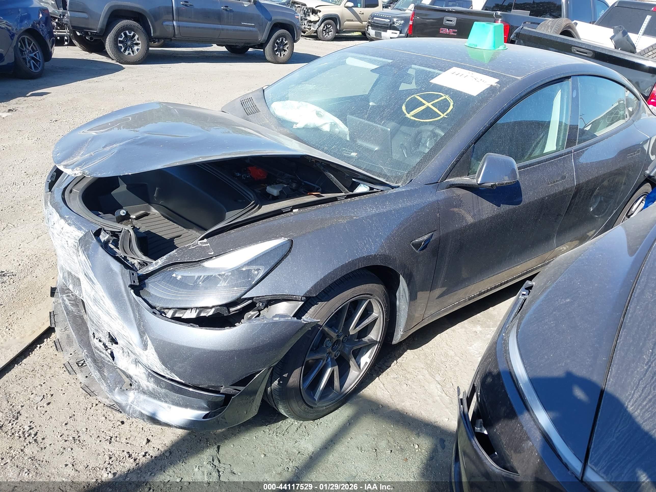 TESLA MODEL image 2
