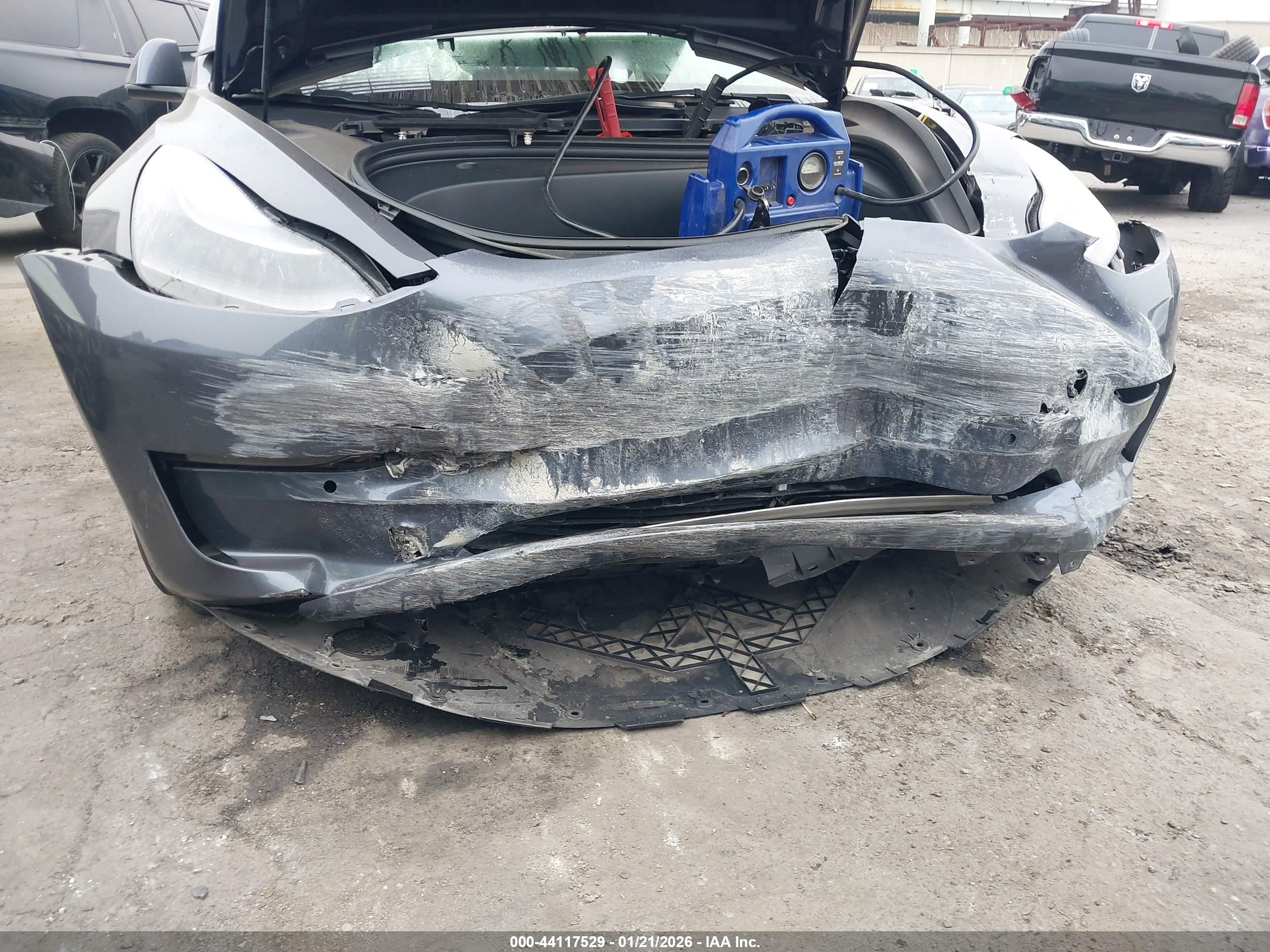 TESLA MODEL image 6