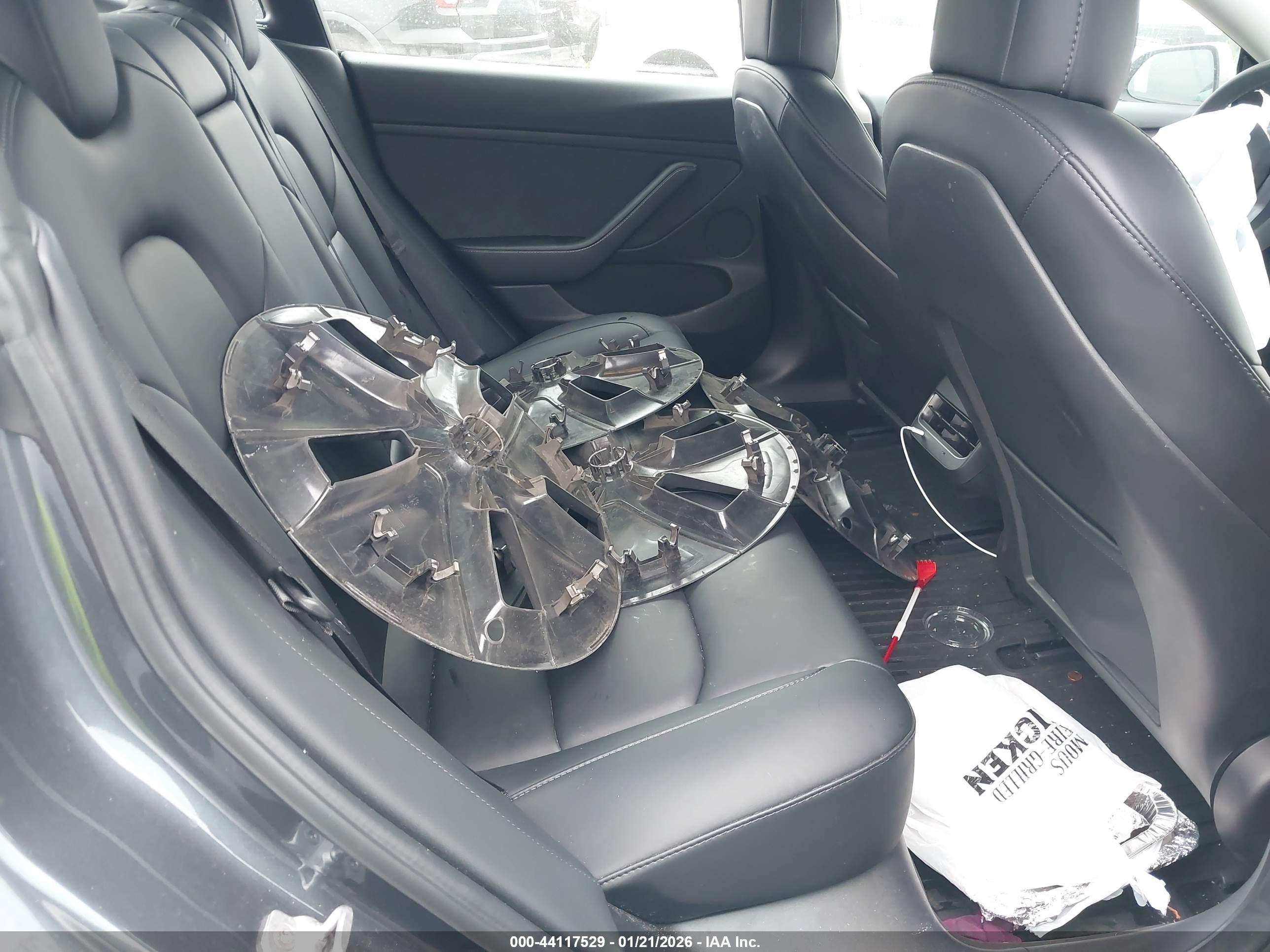 TESLA MODEL image 8