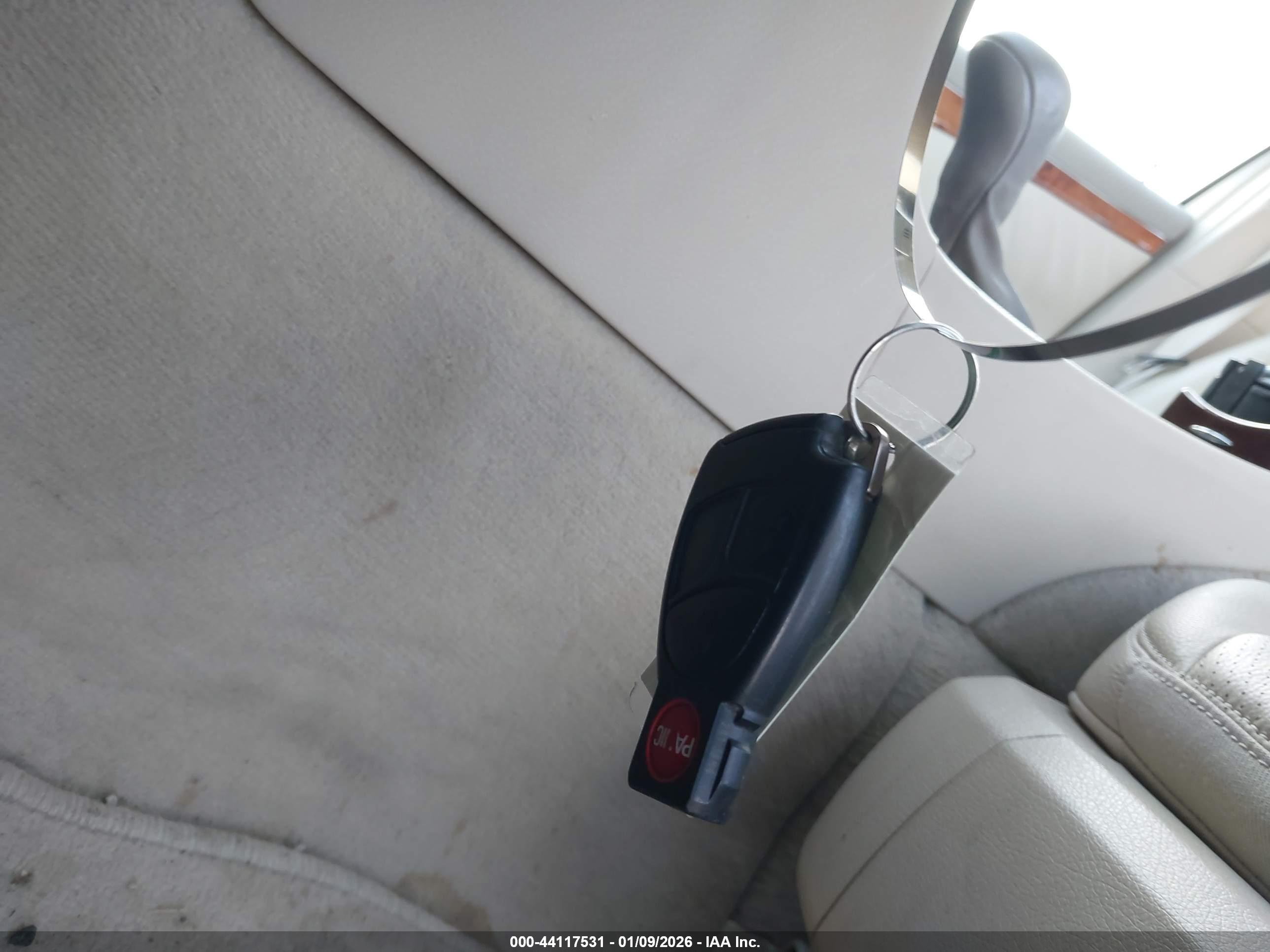MERCEDES-BENZ E image 11