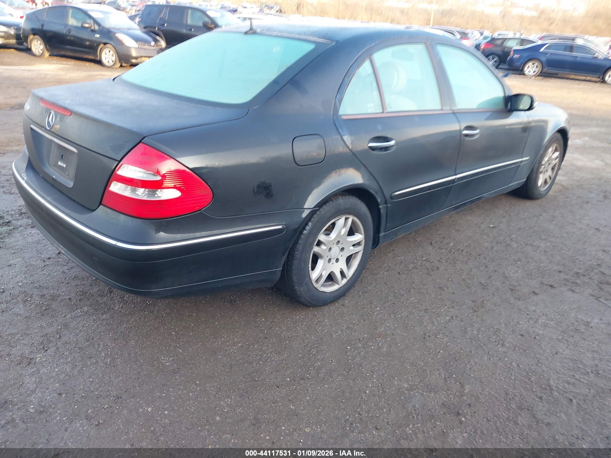 MERCEDES-BENZ E image 4