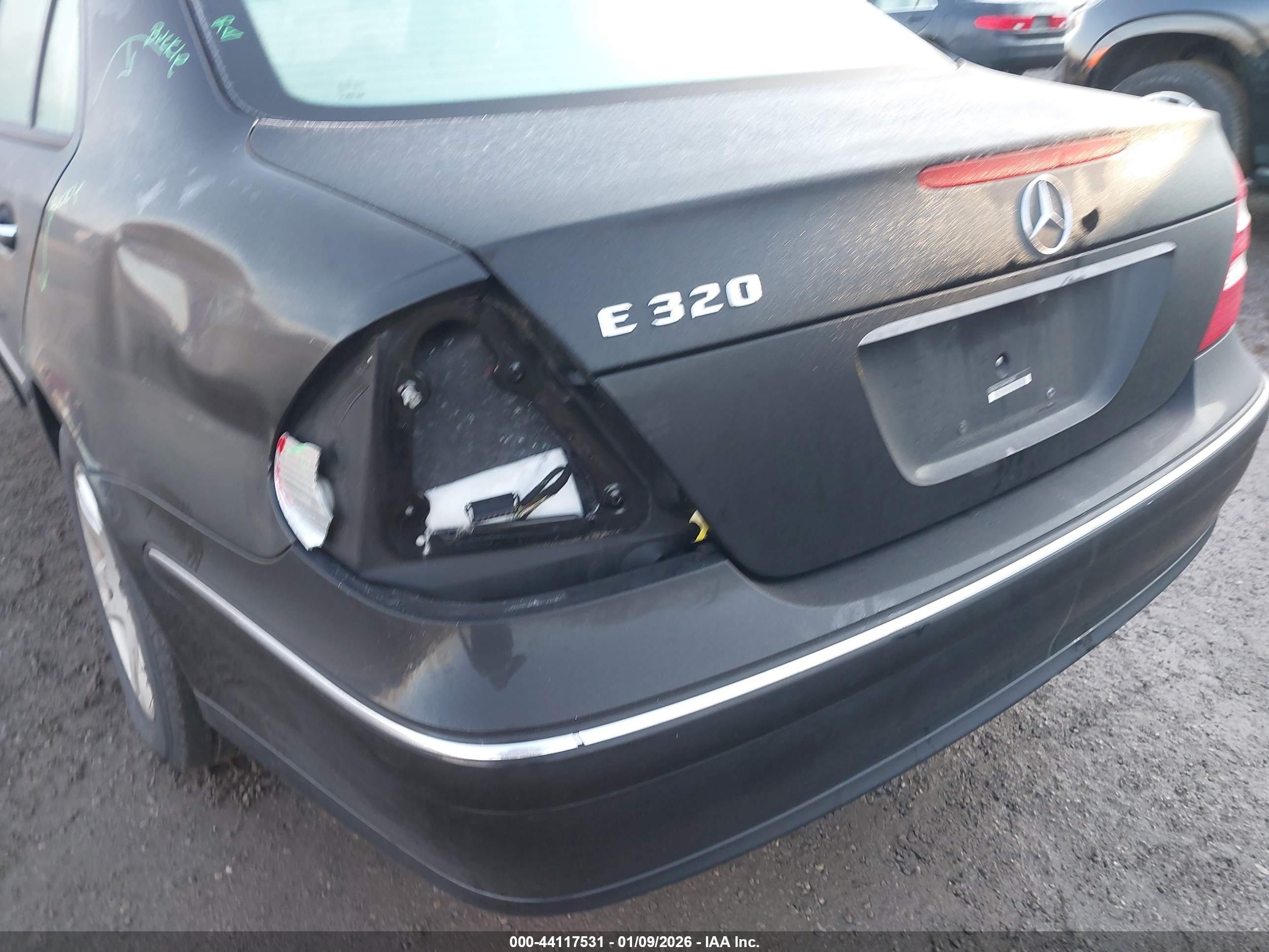 MERCEDES-BENZ E image 6