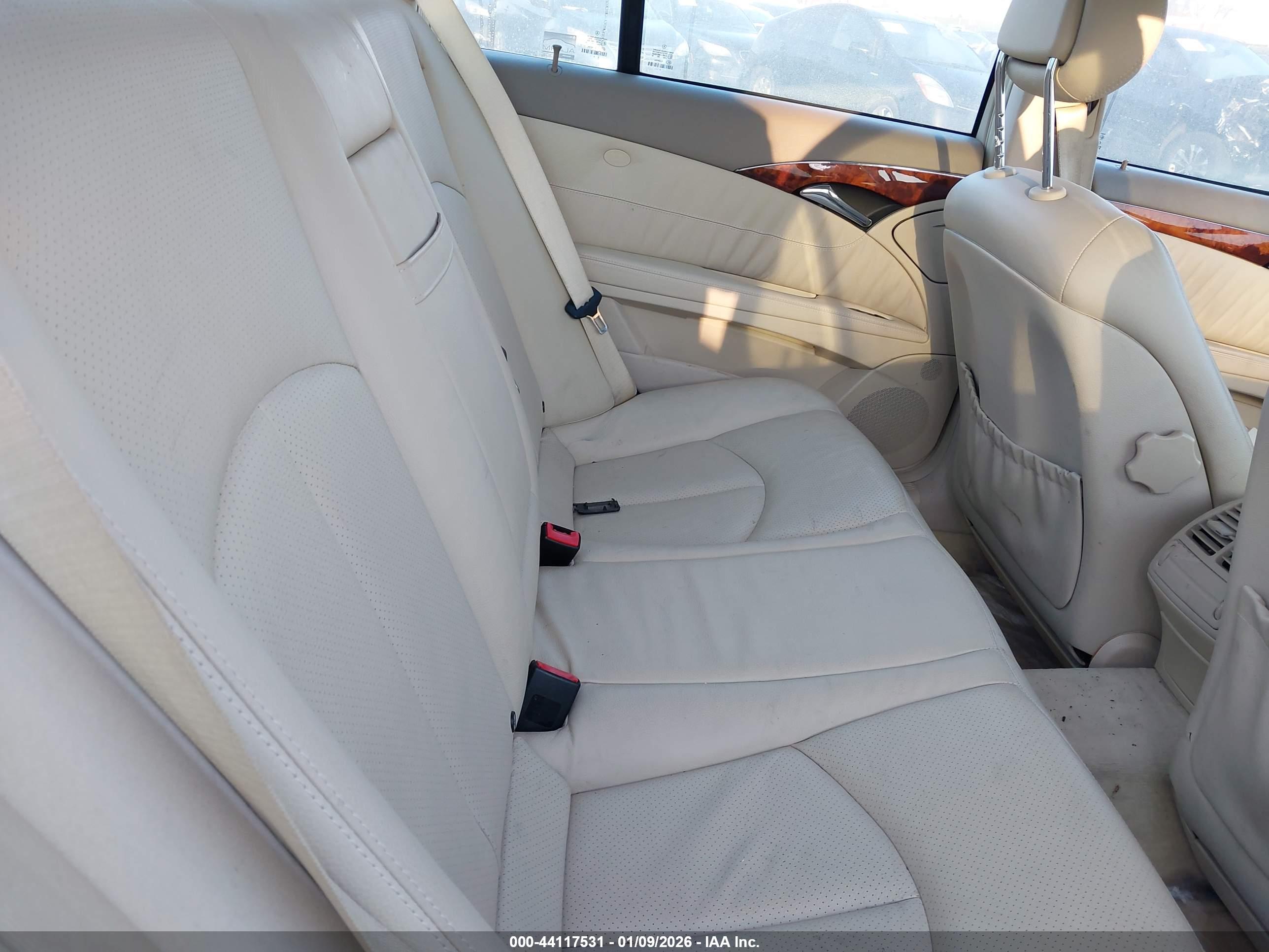 MERCEDES-BENZ E image 8