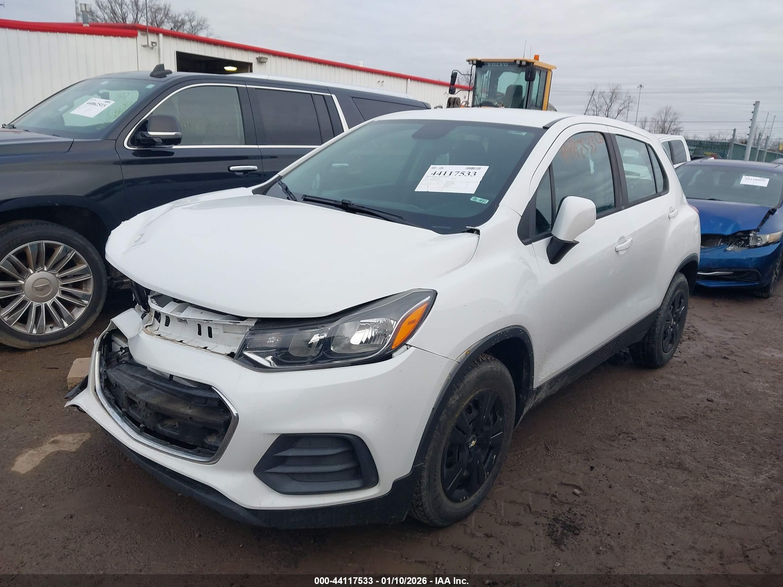 CHEVROLET TRAX image 2