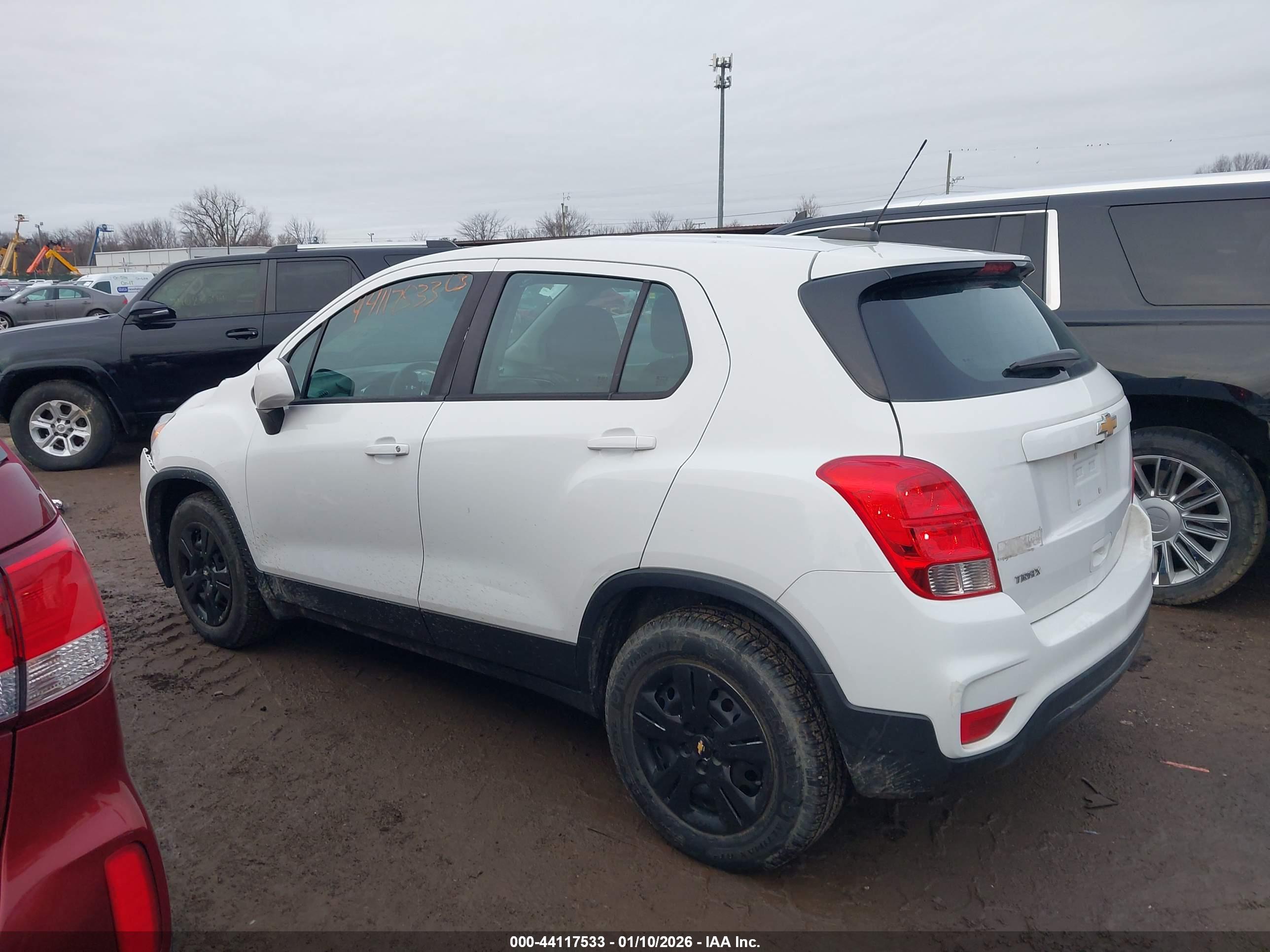 CHEVROLET TRAX image 3