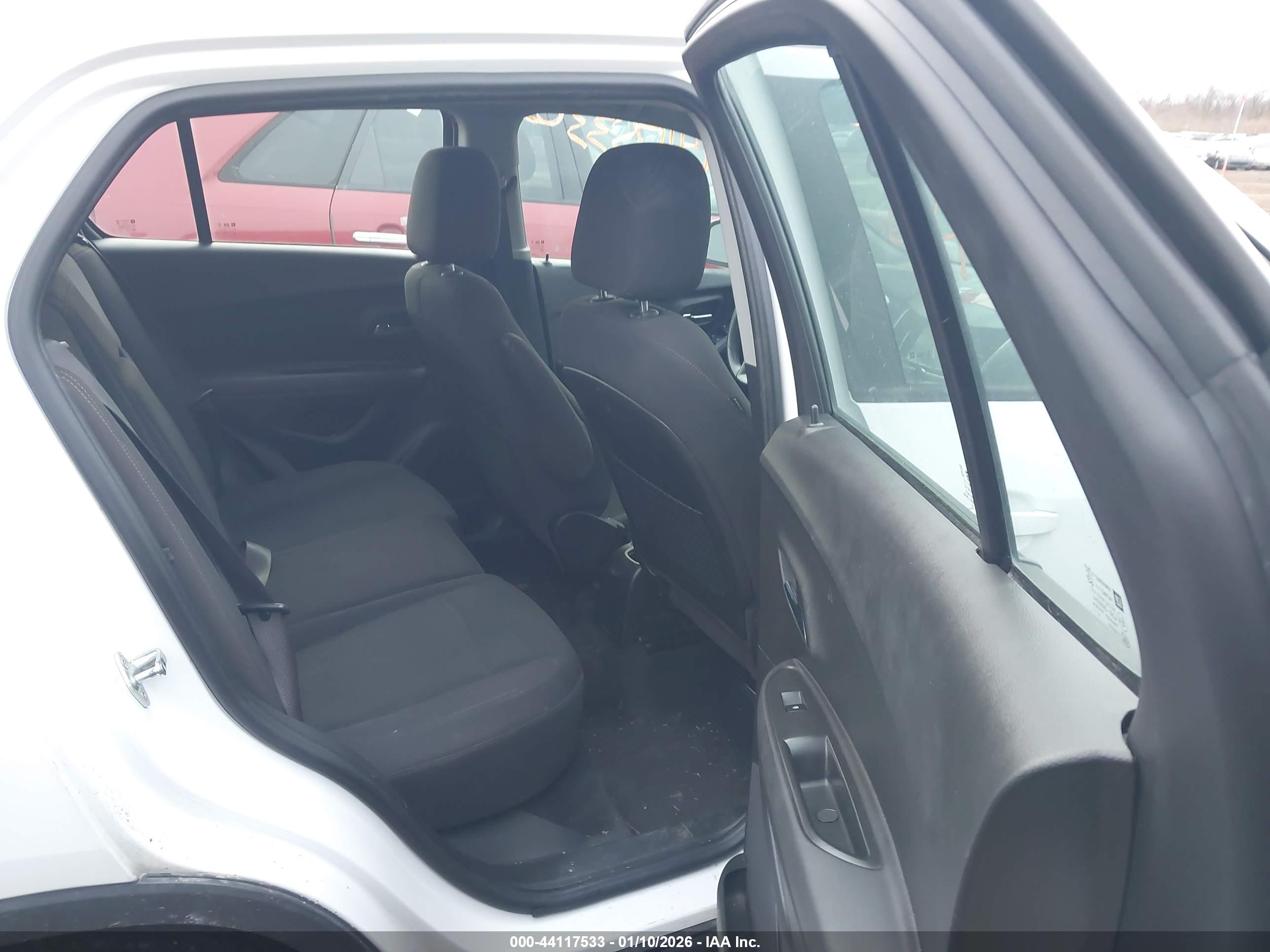 CHEVROLET TRAX image 8