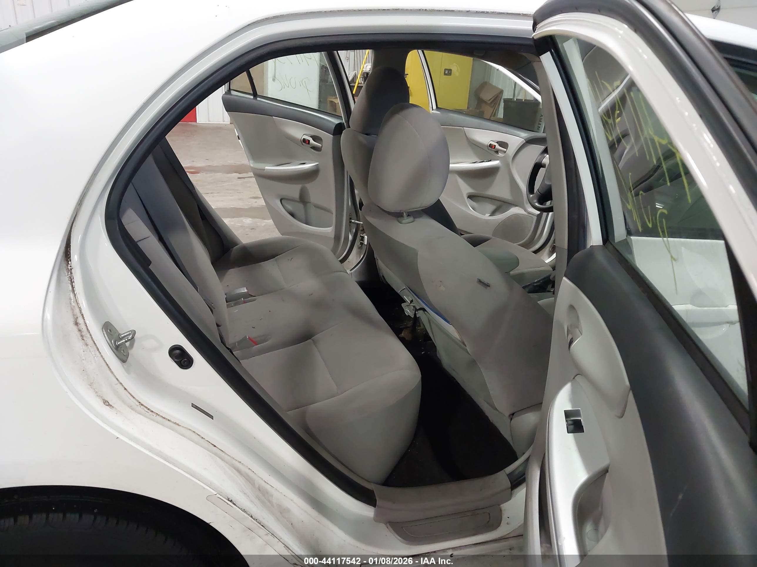 TOYOTA COROLLA image 8
