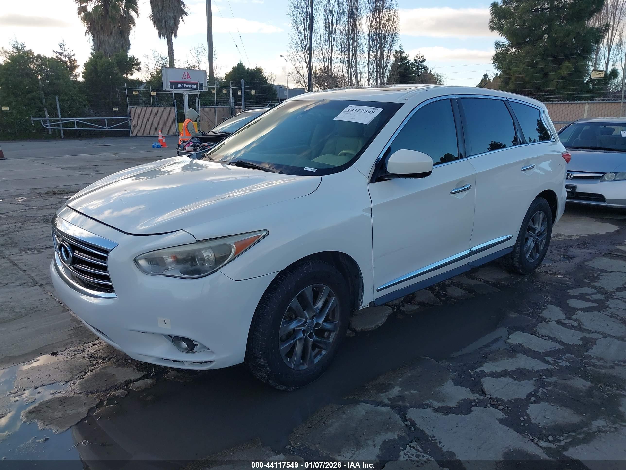 INFINITI JX35 image 2
