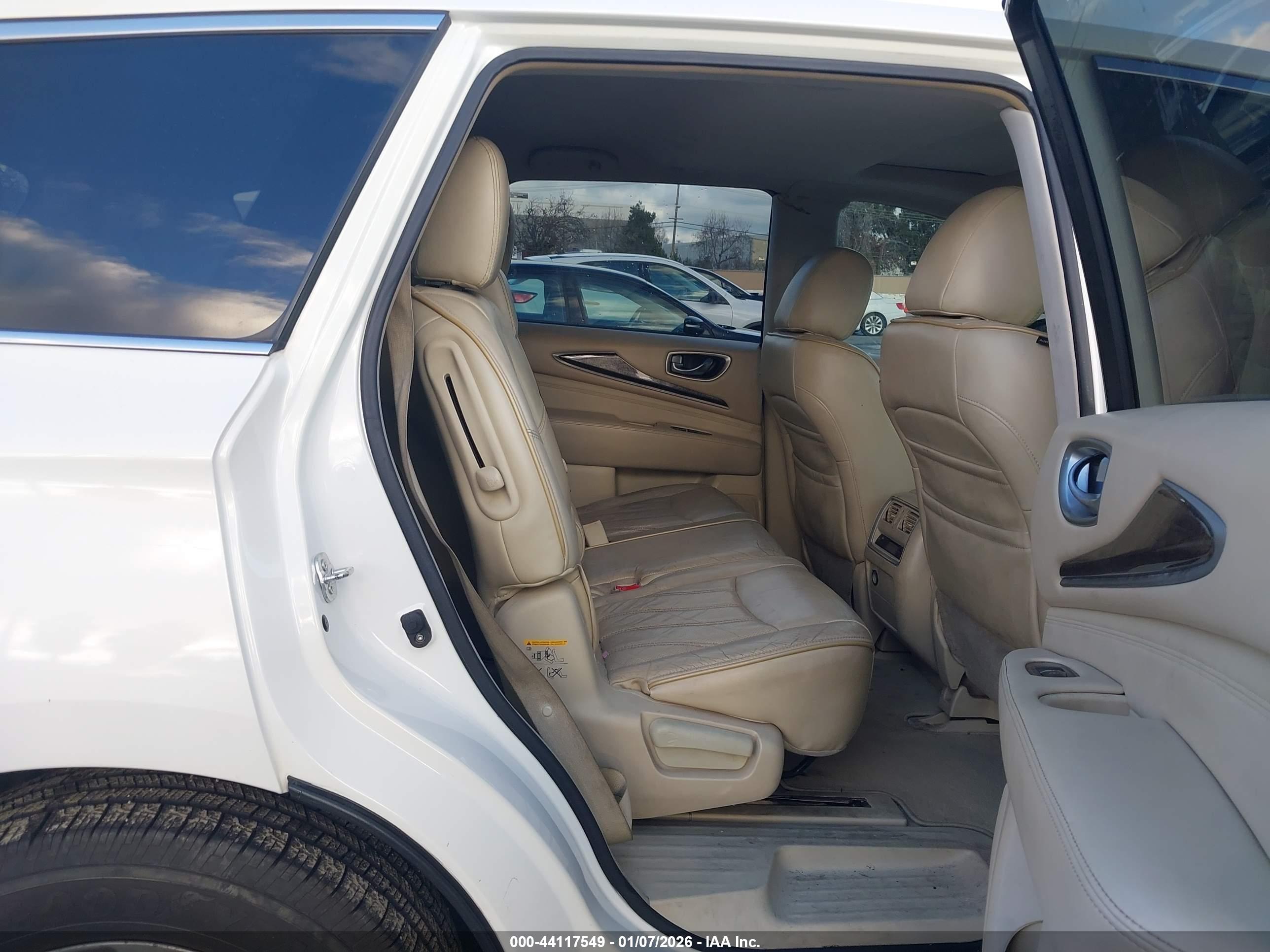 INFINITI JX35 image 8