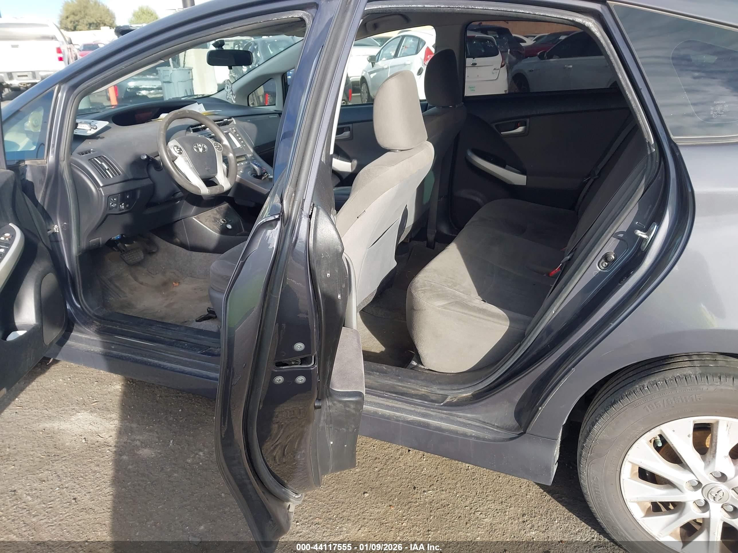 TOYOTA PRIUS image 8