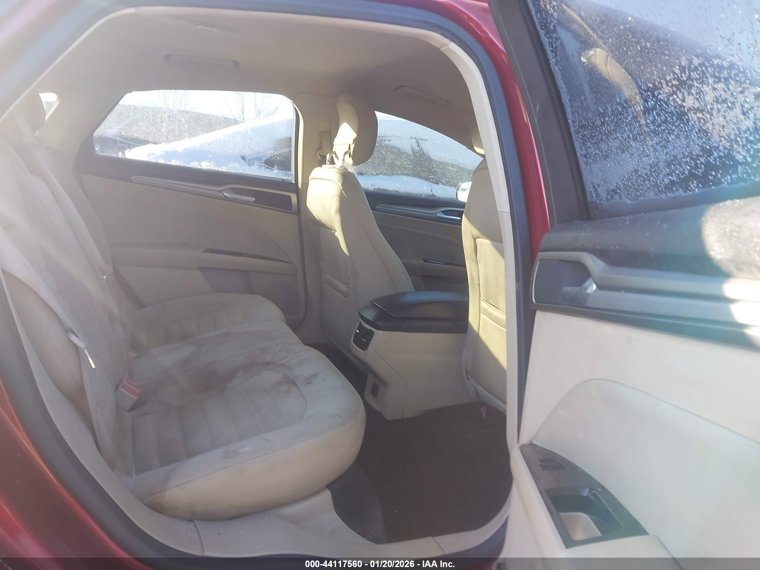 FORD FUSION image 8
