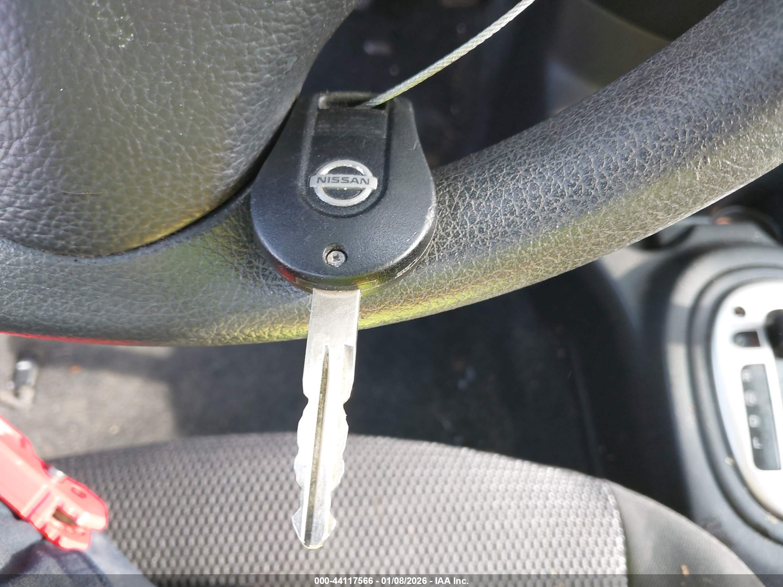 NISSAN VERSA image 11